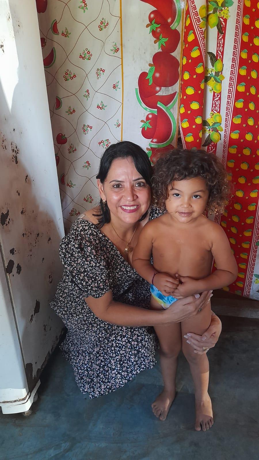 Primeira Dama Glória Nepomoceno e Prefeito Valdemar realizam visitas assistenciais à moradores de Assentamento em Ananás