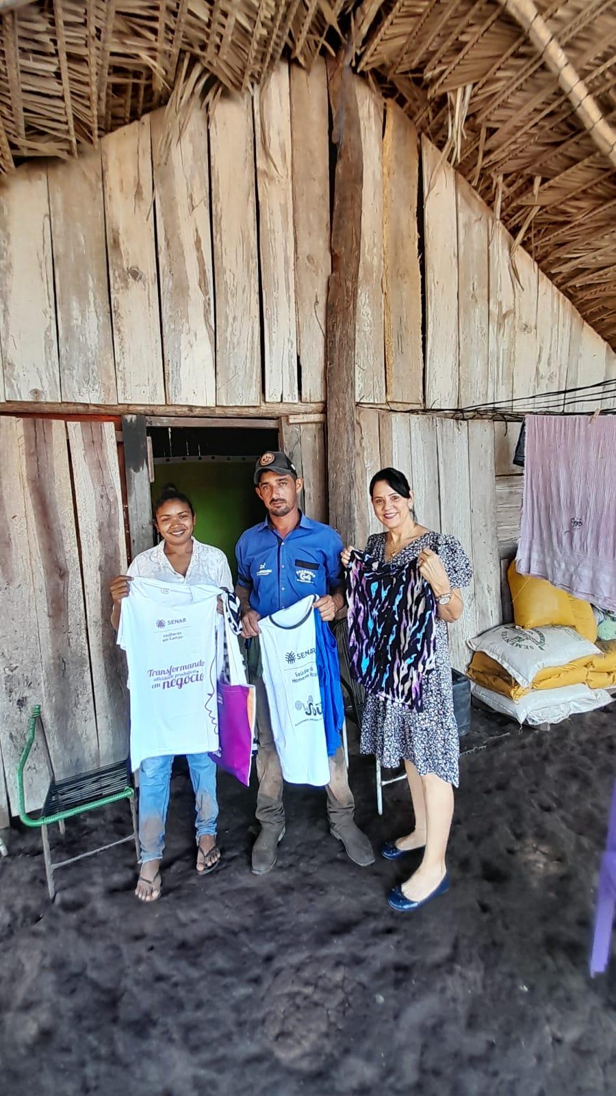 Primeira Dama Glória Nepomoceno e Prefeito Valdemar realizam visitas assistenciais à moradores de Assentamento em Ananás