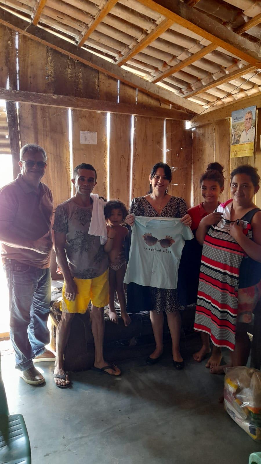 Primeira Dama Glória Nepomoceno e Prefeito Valdemar realizam visitas assistenciais à moradores de Assentamento em Ananás