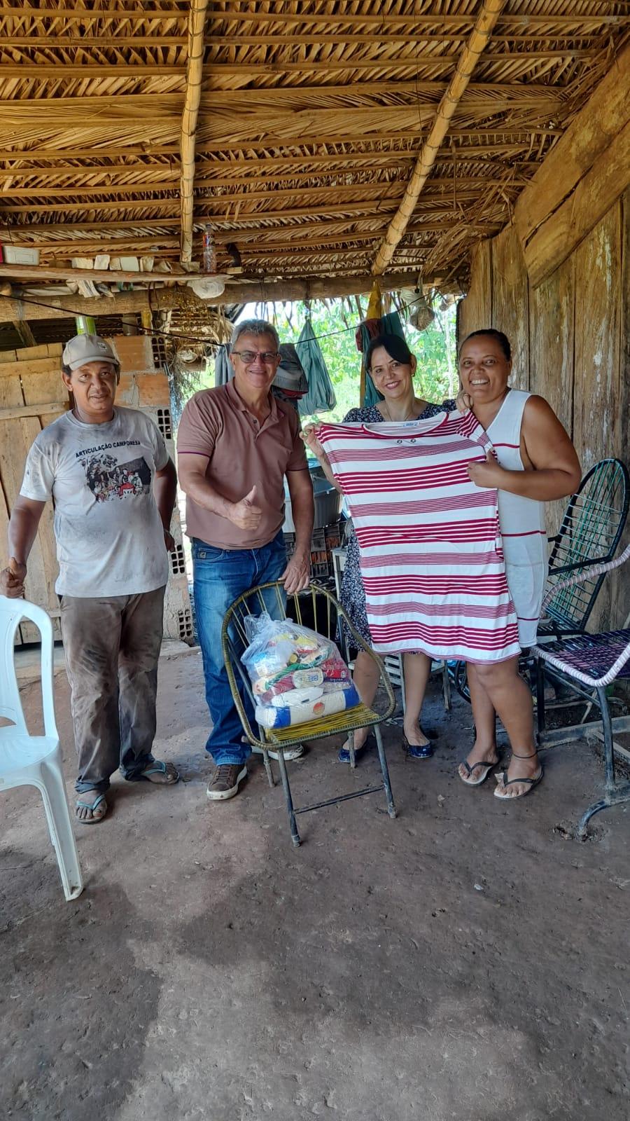 Primeira Dama Glória Nepomoceno e Prefeito Valdemar realizam visitas assistenciais à moradores de Assentamento em Ananás