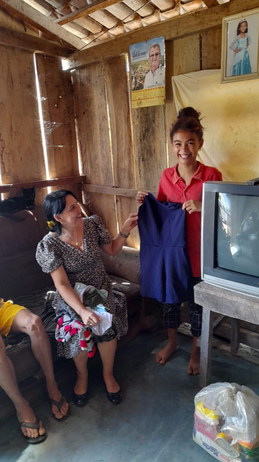 Primeira Dama Glória Nepomoceno e Prefeito Valdemar realizam visitas assistenciais à moradores de Assentamento em Ananás