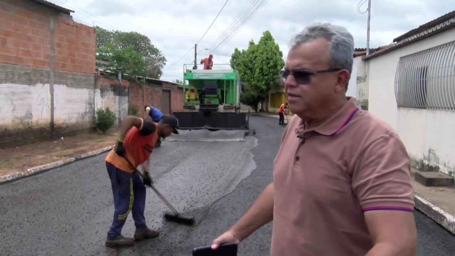 Prefeito Valdemar Nepomoceno apresenta serviços de restauração de ruas em Ananás