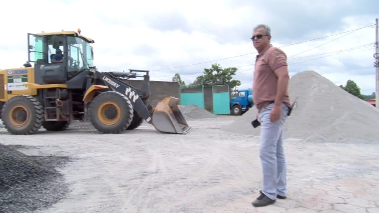 Prefeito Valdemar Nepomoceno apresenta serviços de restauração de ruas em Ananás