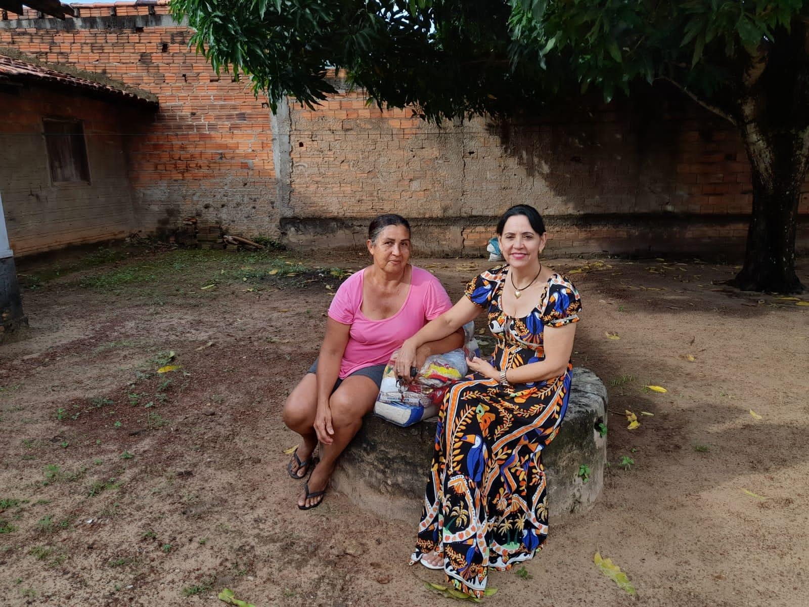 Glória Nepomoceno realiza mais visitas às famílias em Ananás 