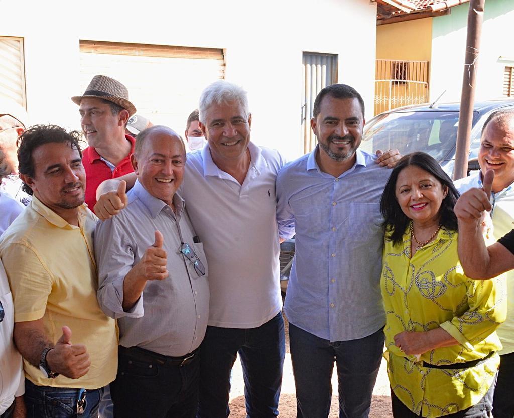 Deputada Valderez acompanha inaugurações entrega de máquinas e títulos públicos em Wanderlândia 