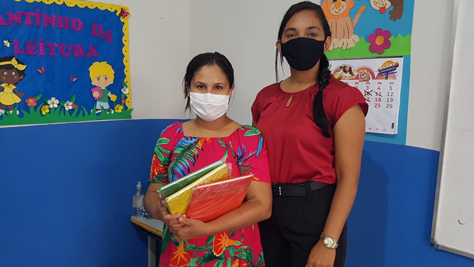 Secretaria Municipal de Educação entrega kits escolares à alunos de Ananás