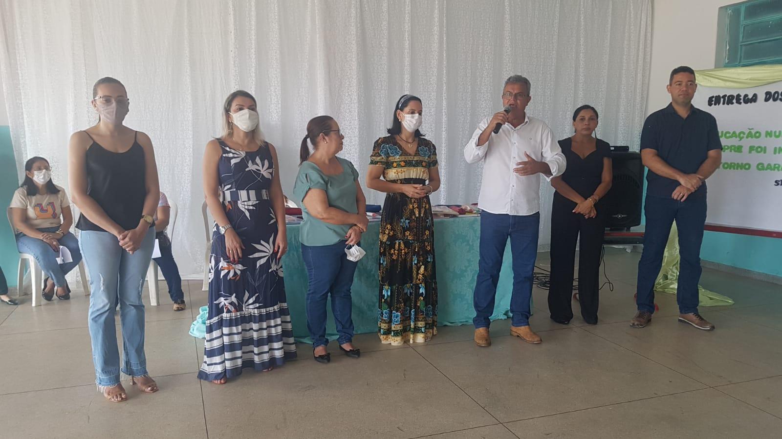 Entrega de Kits de Material escolar continua em Ananás Entrega de Kits de Material escolar continua em Ananás