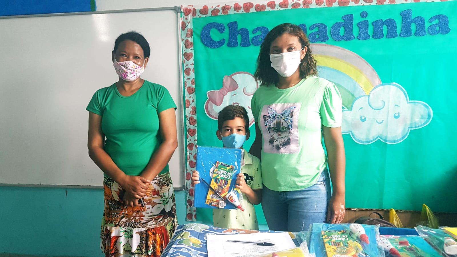 Entrega de Kits de Material escolar continua em Ananás Entrega de Kits de Material escolar continua em Ananás