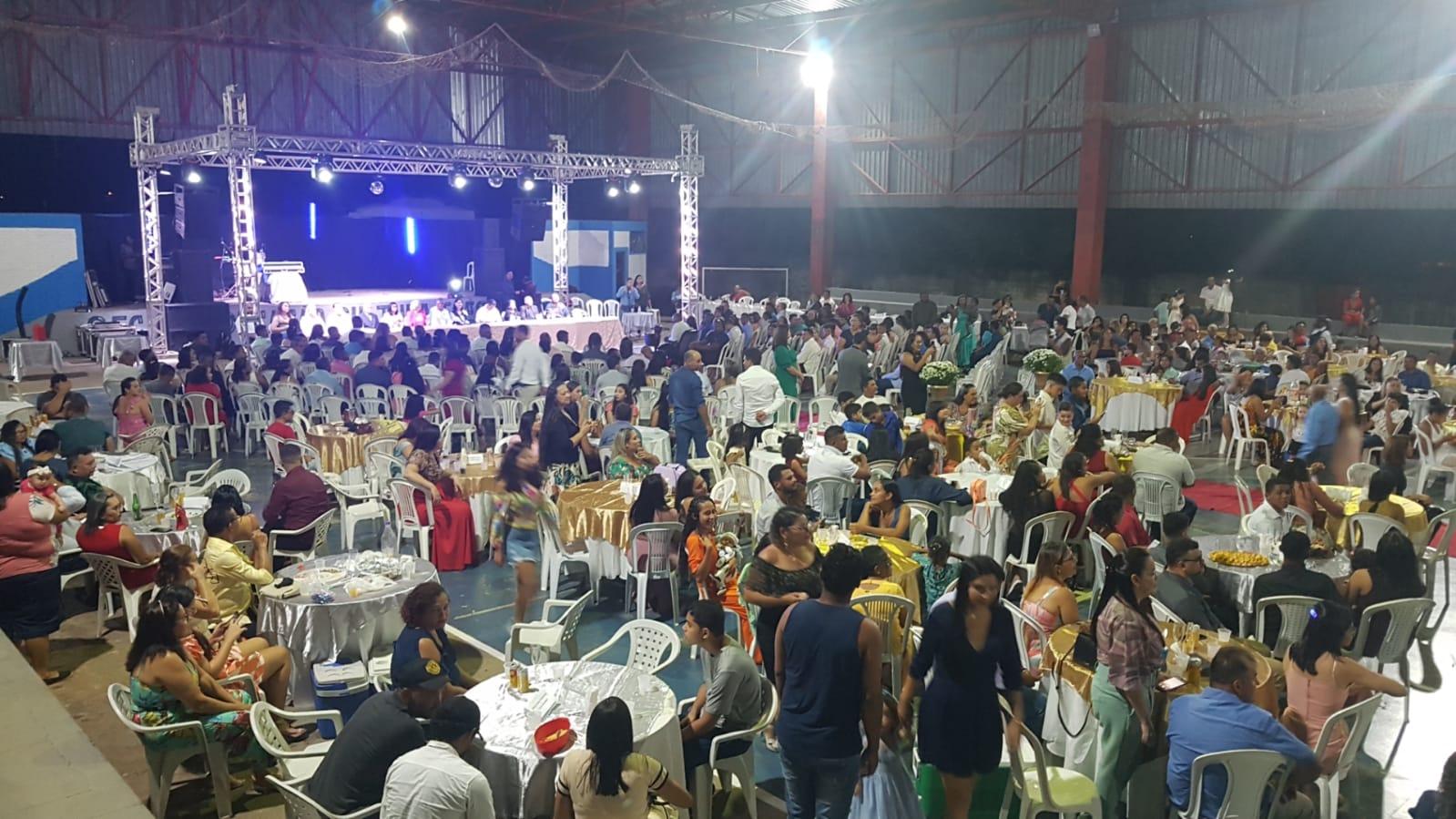 Prefeitura de Ananás e Cartório de Registro Civil realizam casamento comunitário Prefeitura de Ananás e Cartório de Registro Civil realizam casamento comunitário