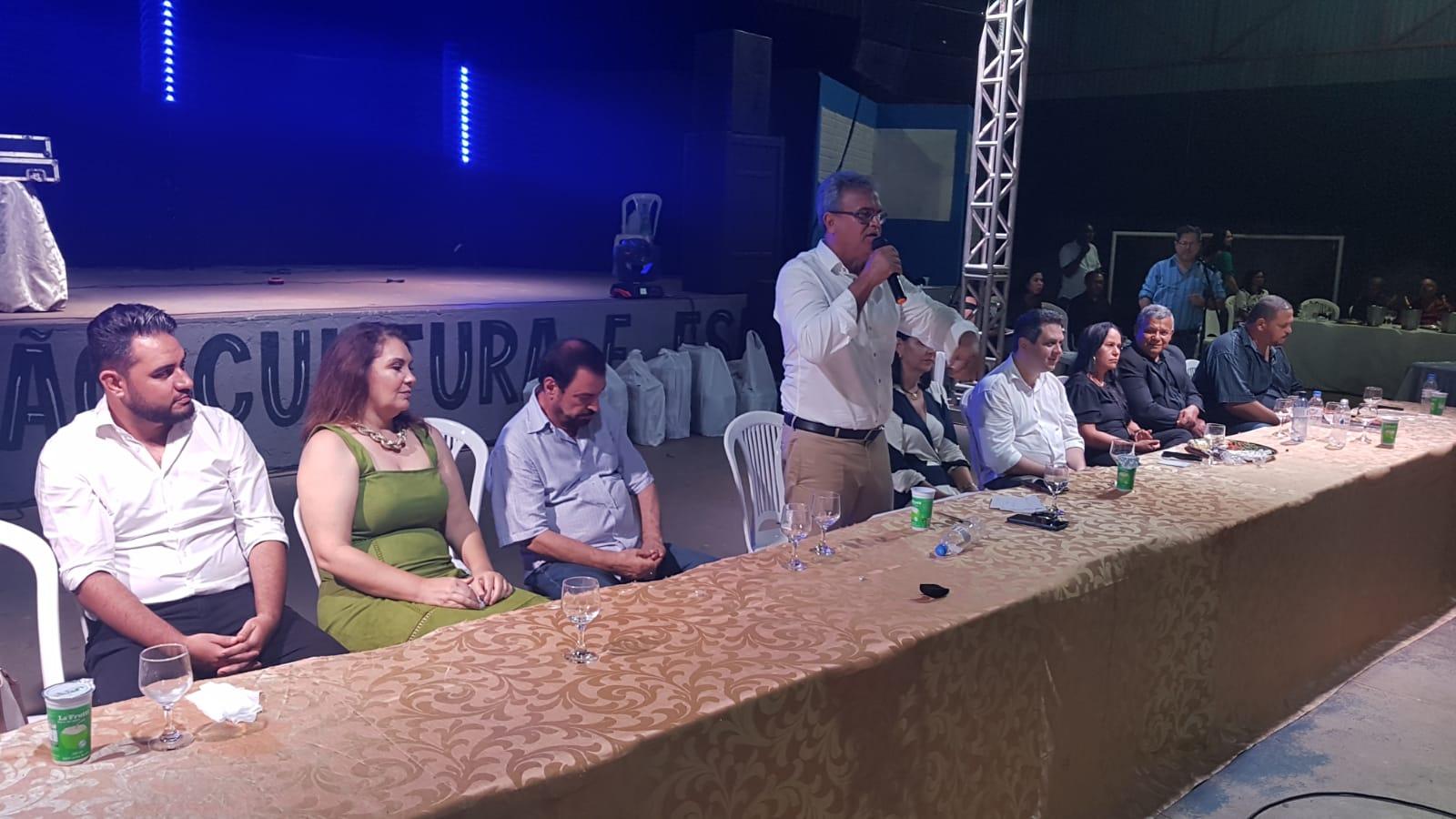 Prefeitura de Ananás e Cartório de Registro Civil realizam casamento comunitário Prefeitura de Ananás e Cartório de Registro Civil realizam casamento comunitário