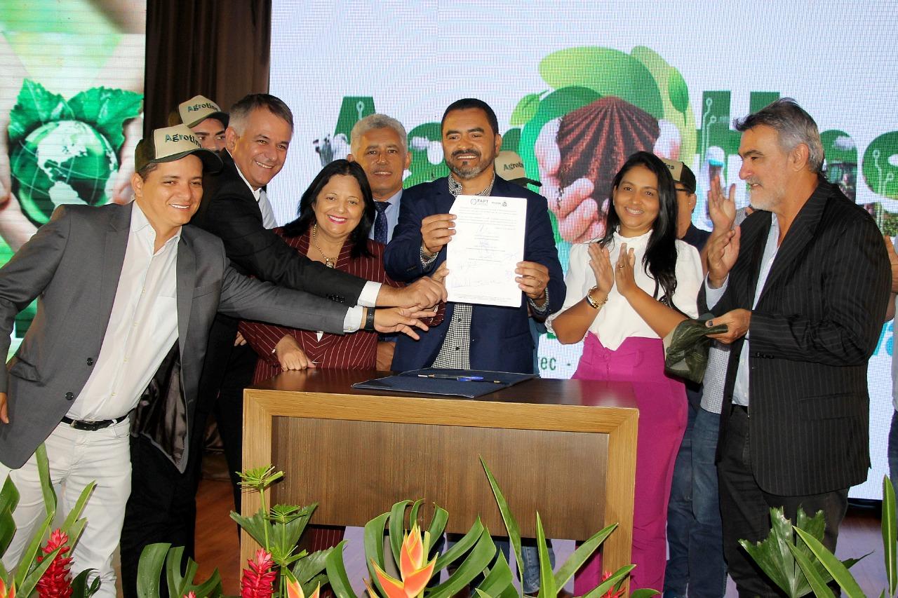 Deputada Valderez participa de lançamento da Agrotins 2022
