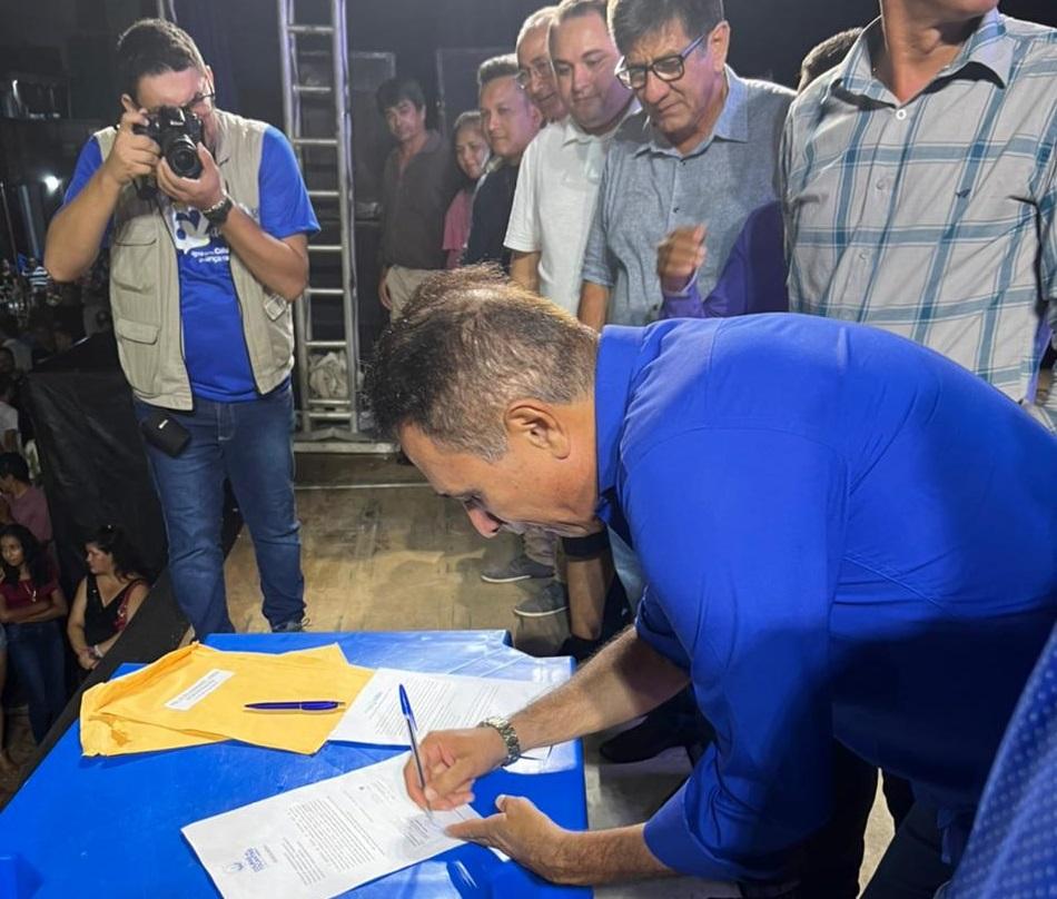 Deputado Gaguim recebe título de Cidadão Colinense e participa de assinatura de ordem de serviços