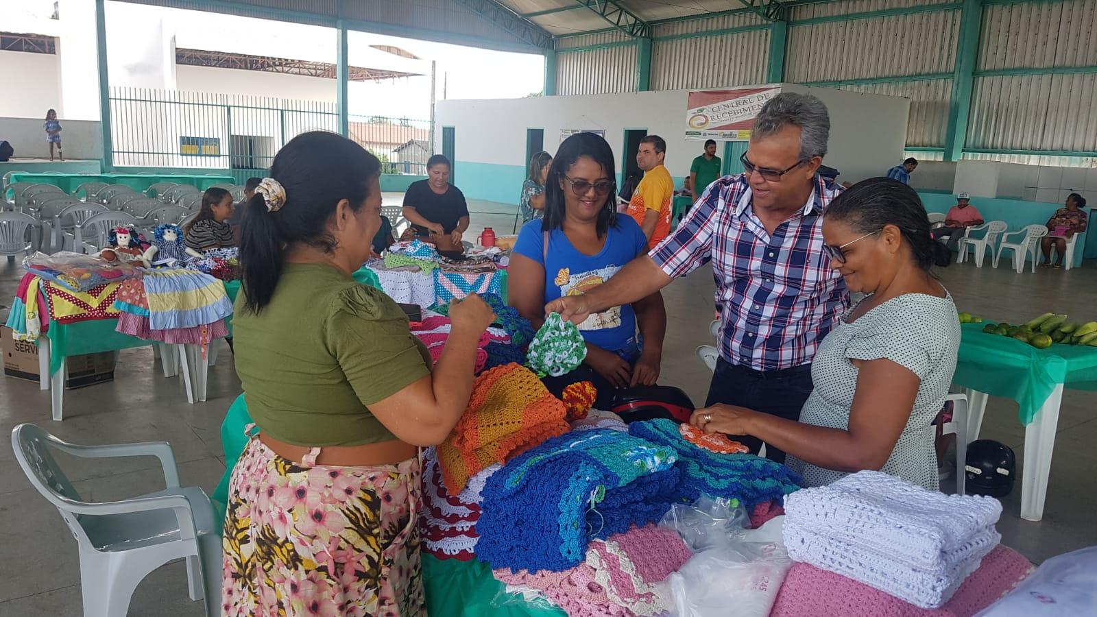 Prefeitura de Ananás realiza reabertura da Feira Coberta do Município