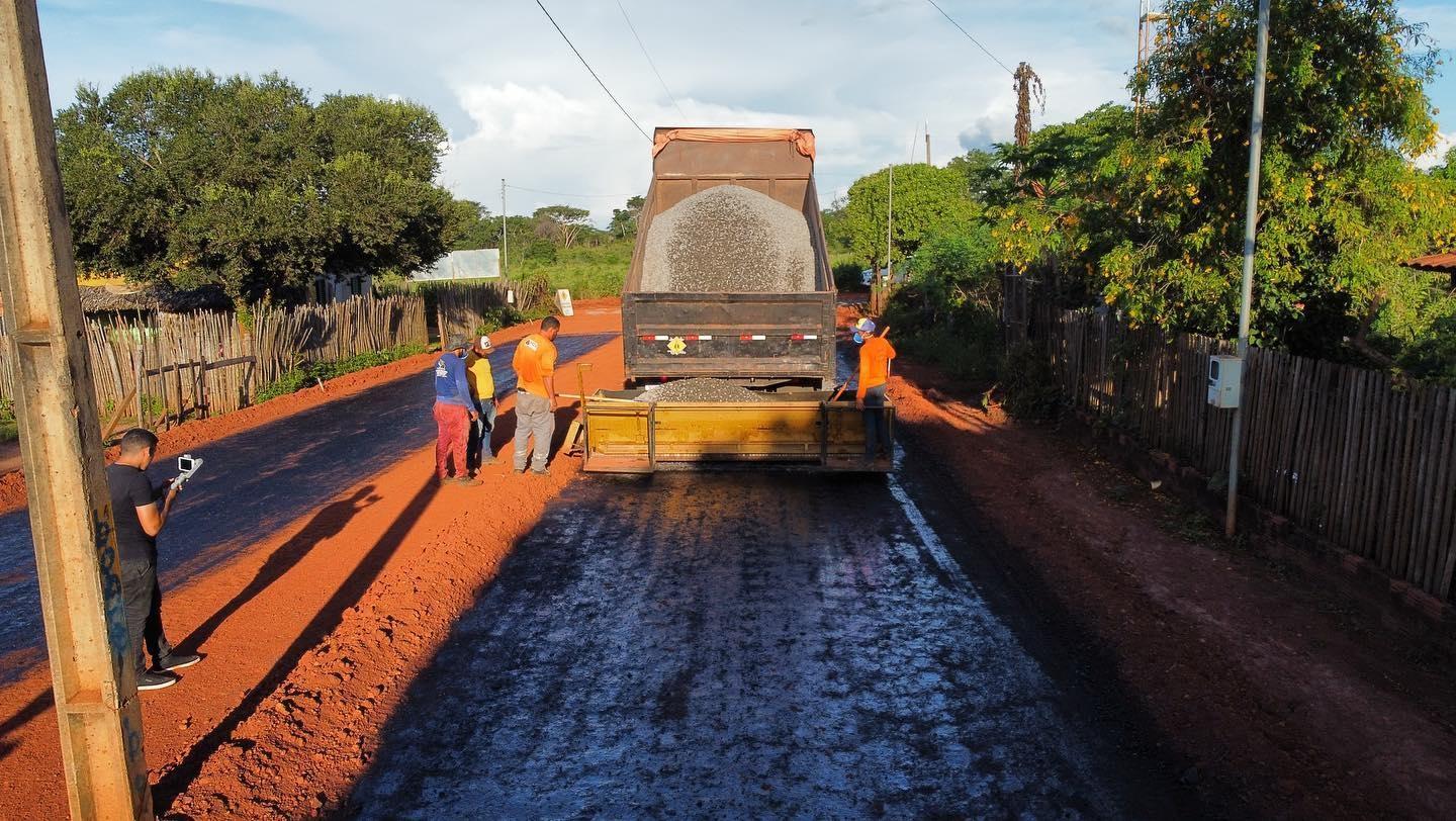 Prefeitura de Aguiarnópolis leva pavimentação asfáltica à Assentamento
