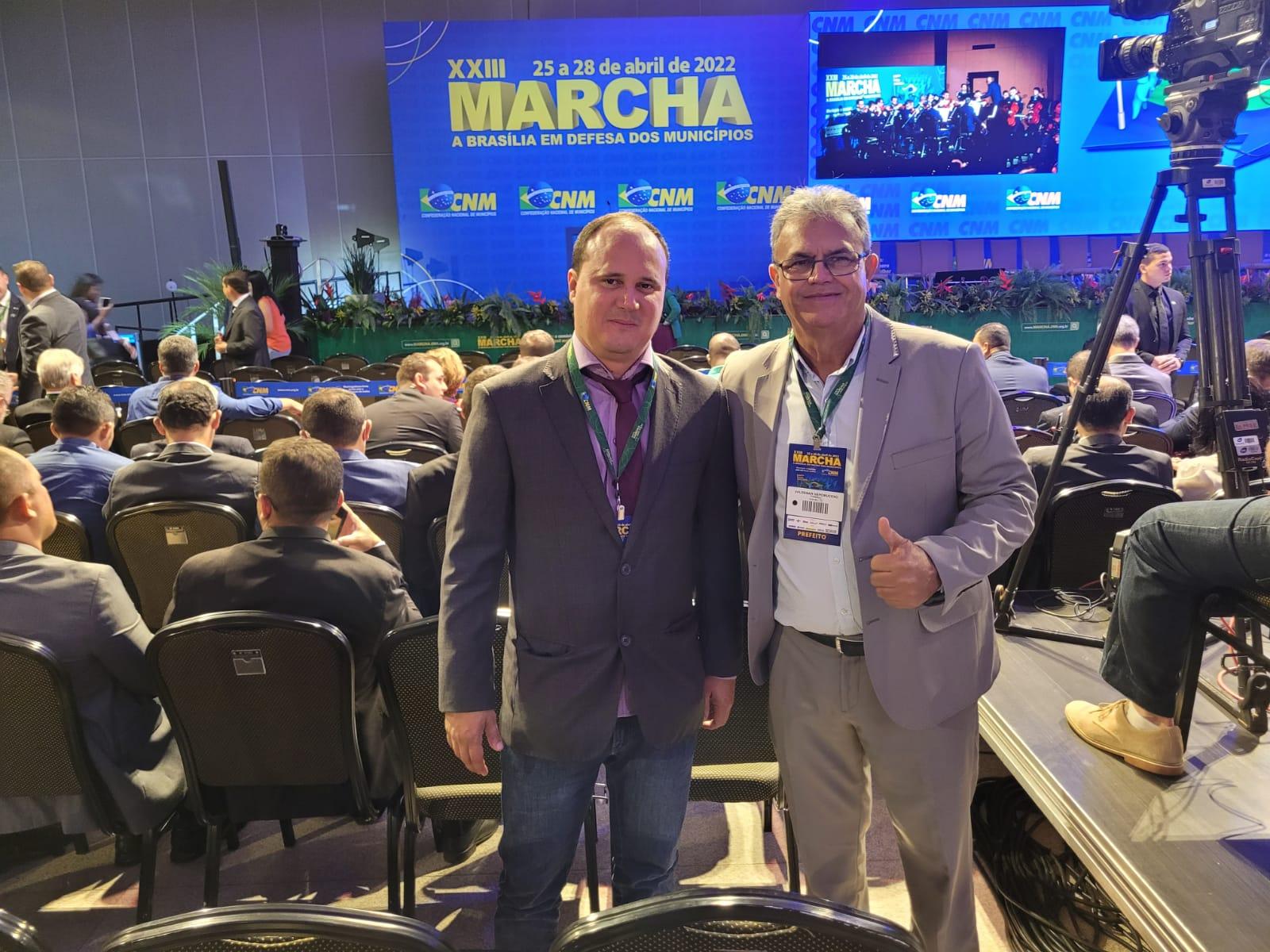 Prefeito Valdemar Nepomoceno participa da XXll Marcha dos Prefeitos em Brasília