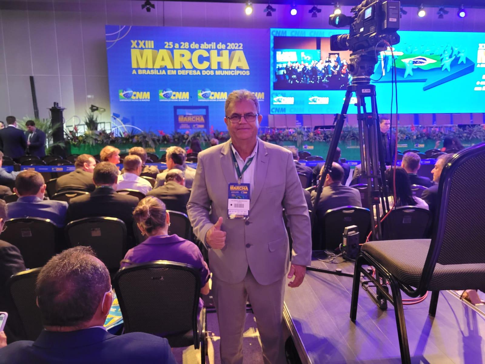 Prefeito Valdemar Nepomoceno participa da XXll Marcha dos Prefeitos em Brasília