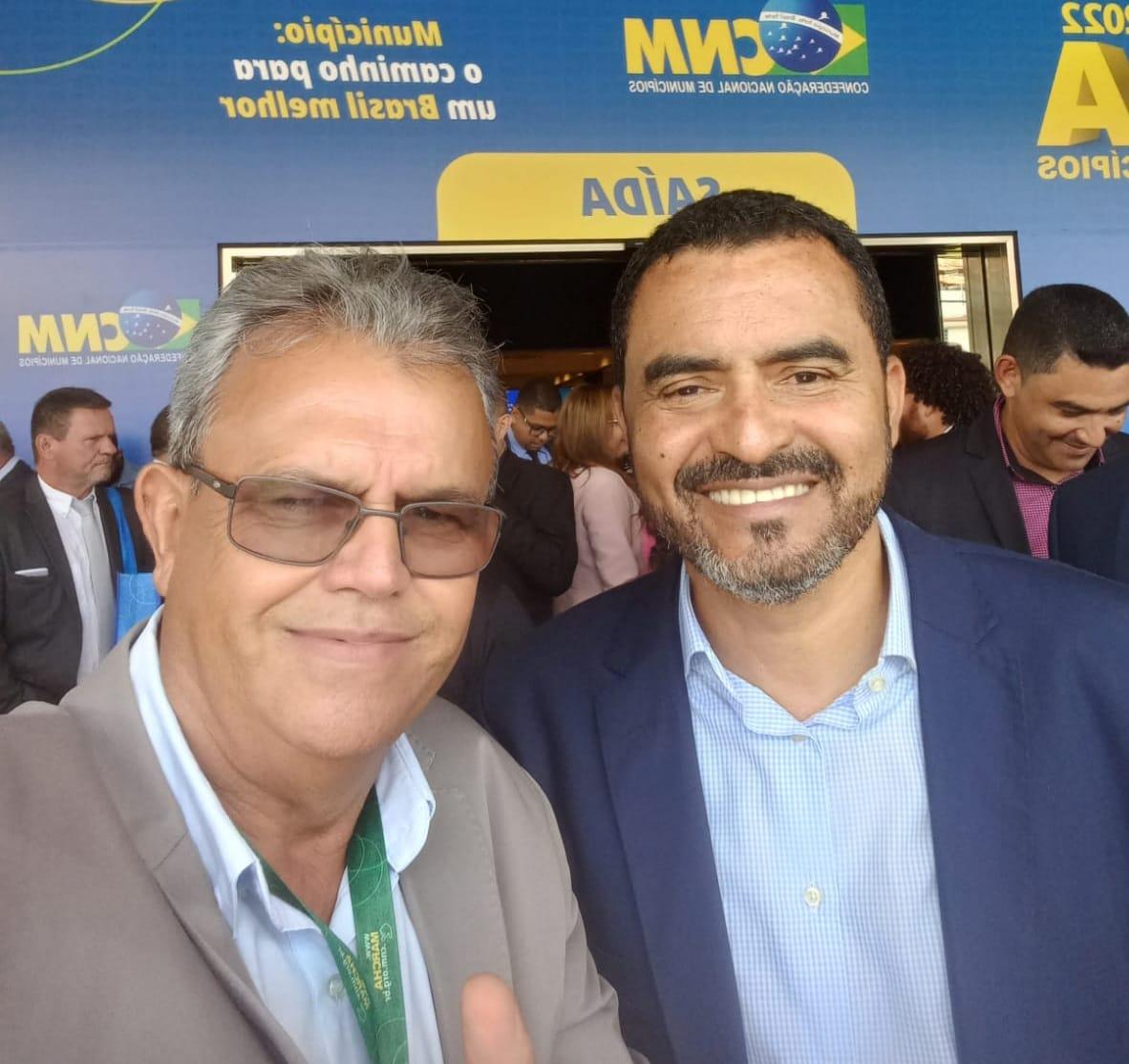 Prefeito Valdemar Nepomoceno participa da XXll Marcha dos Prefeitos em Brasília