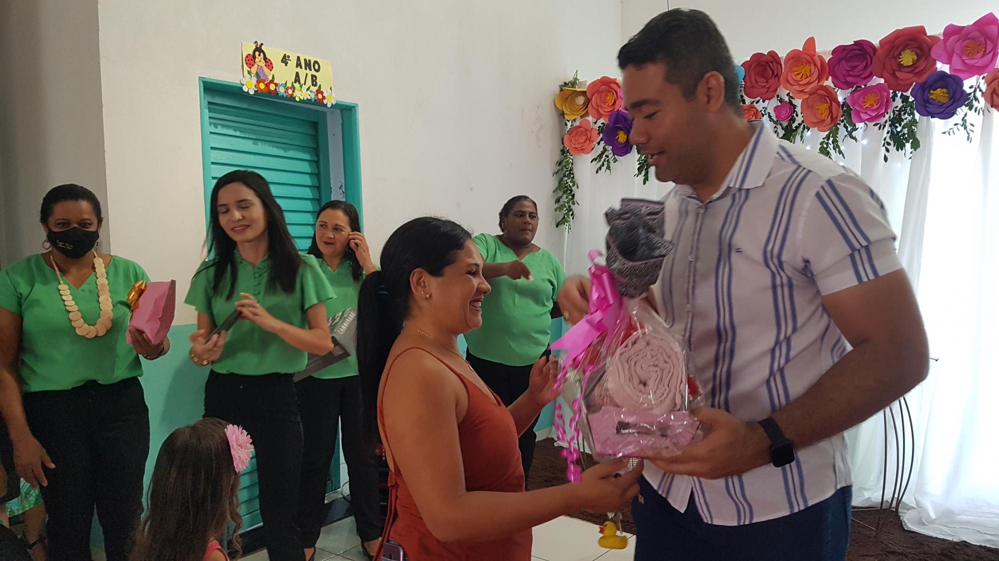 Escolas Municipais celebram em grande estilo O Dia das Mães 