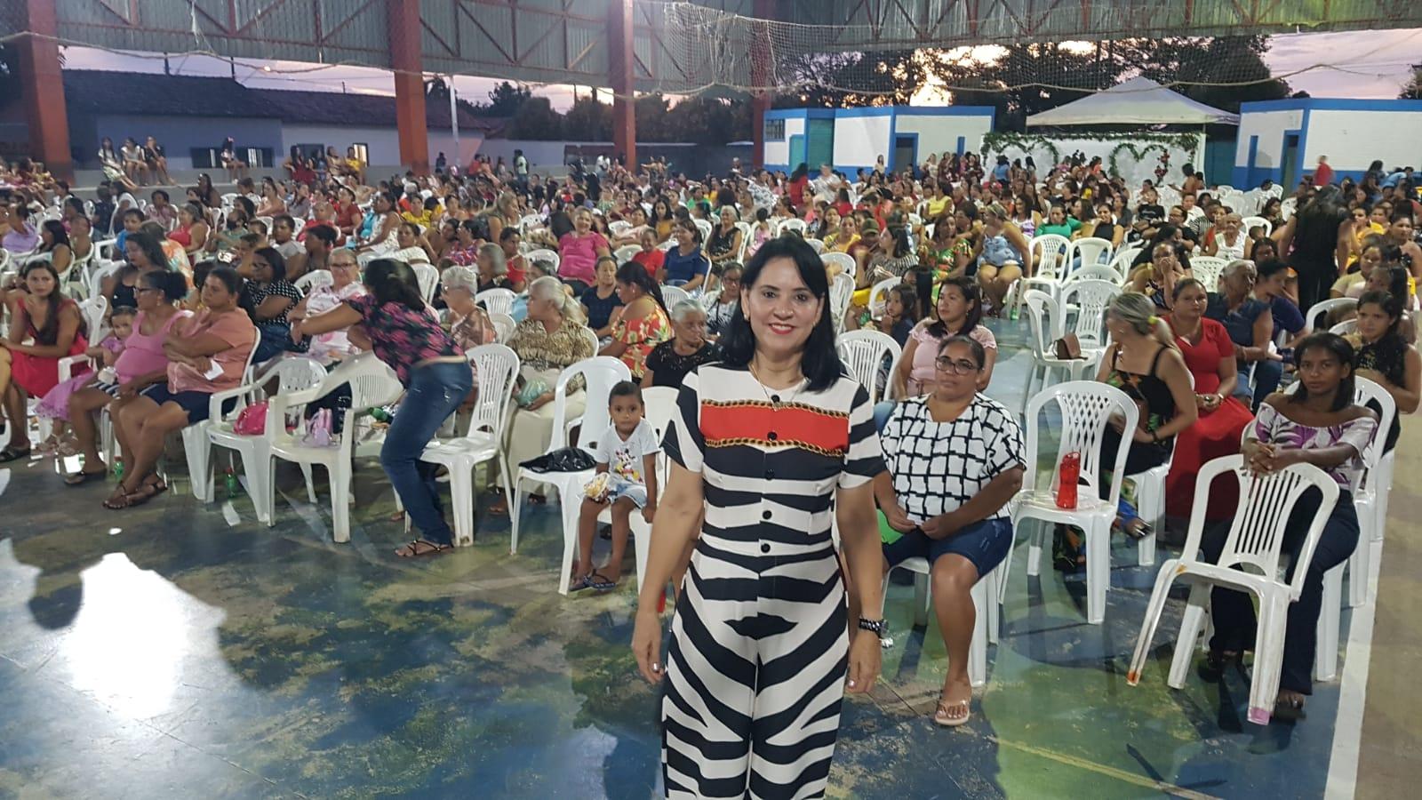 Prefeitura de Ananás celebra o Dia das Mães com show de prêmios   

