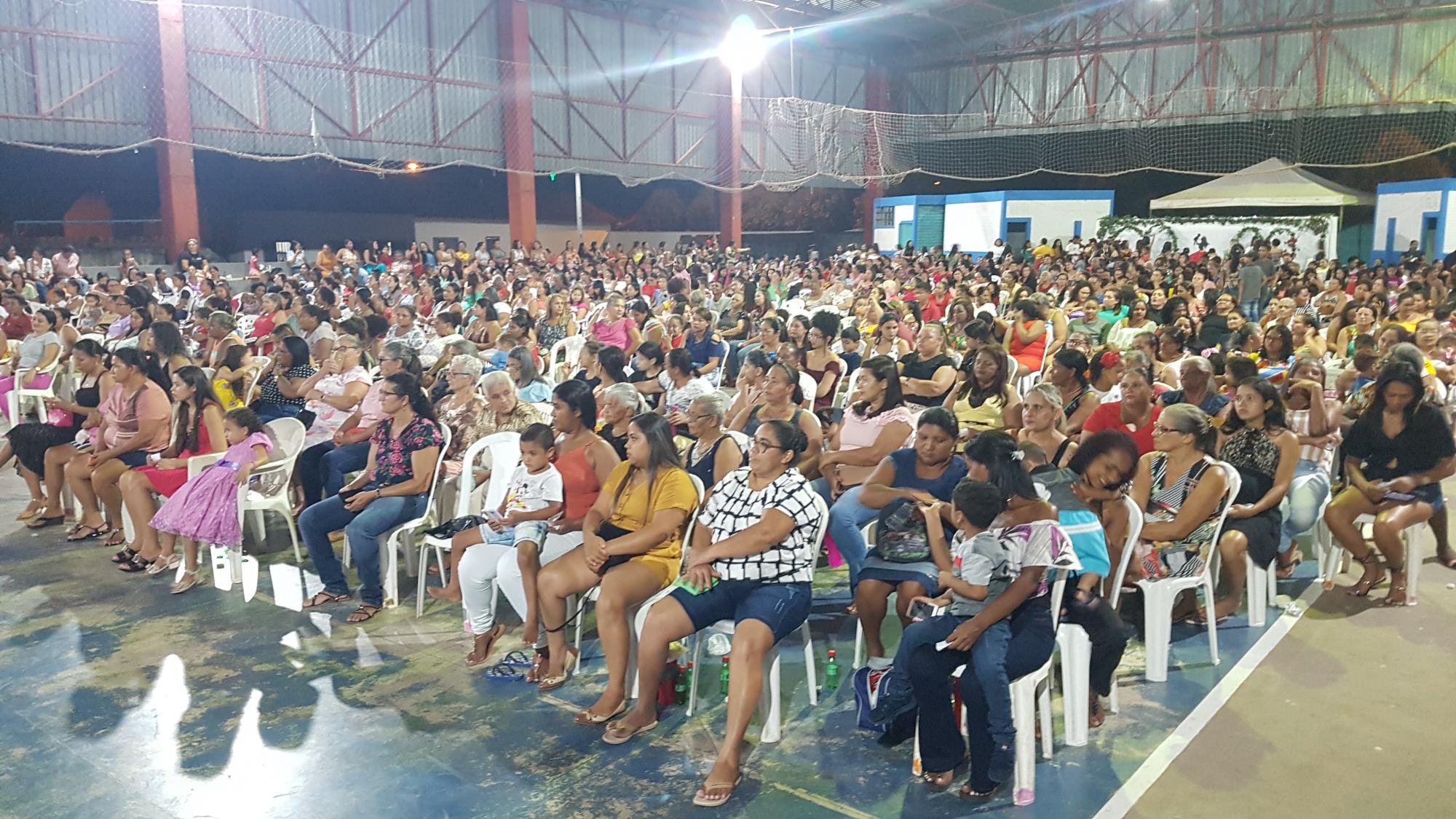 Prefeitura de Ananás celebra o Dia das Mães com show de prêmios   
