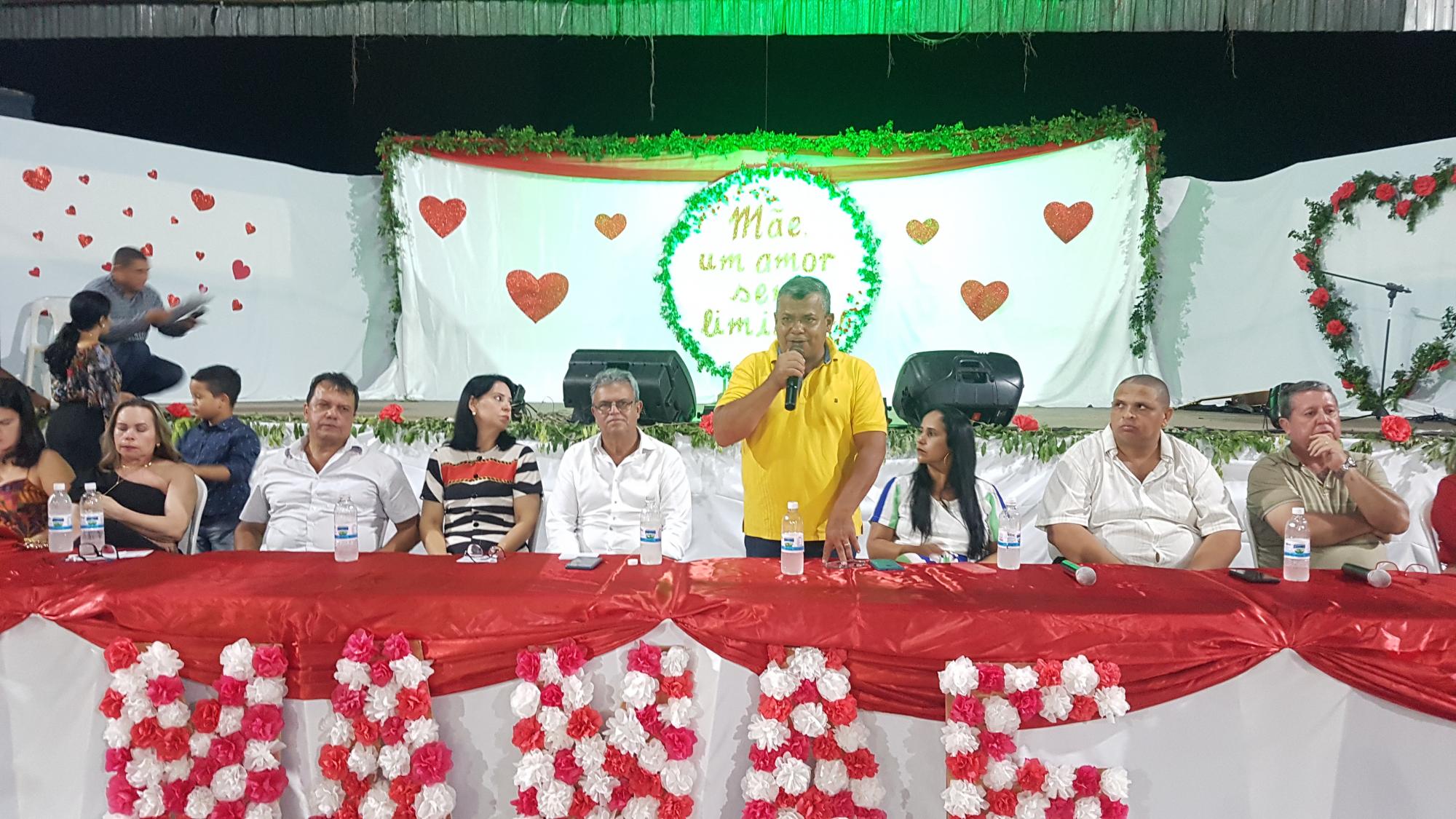 Prefeitura de Ananás celebra o Dia das Mães com show de prêmios   
