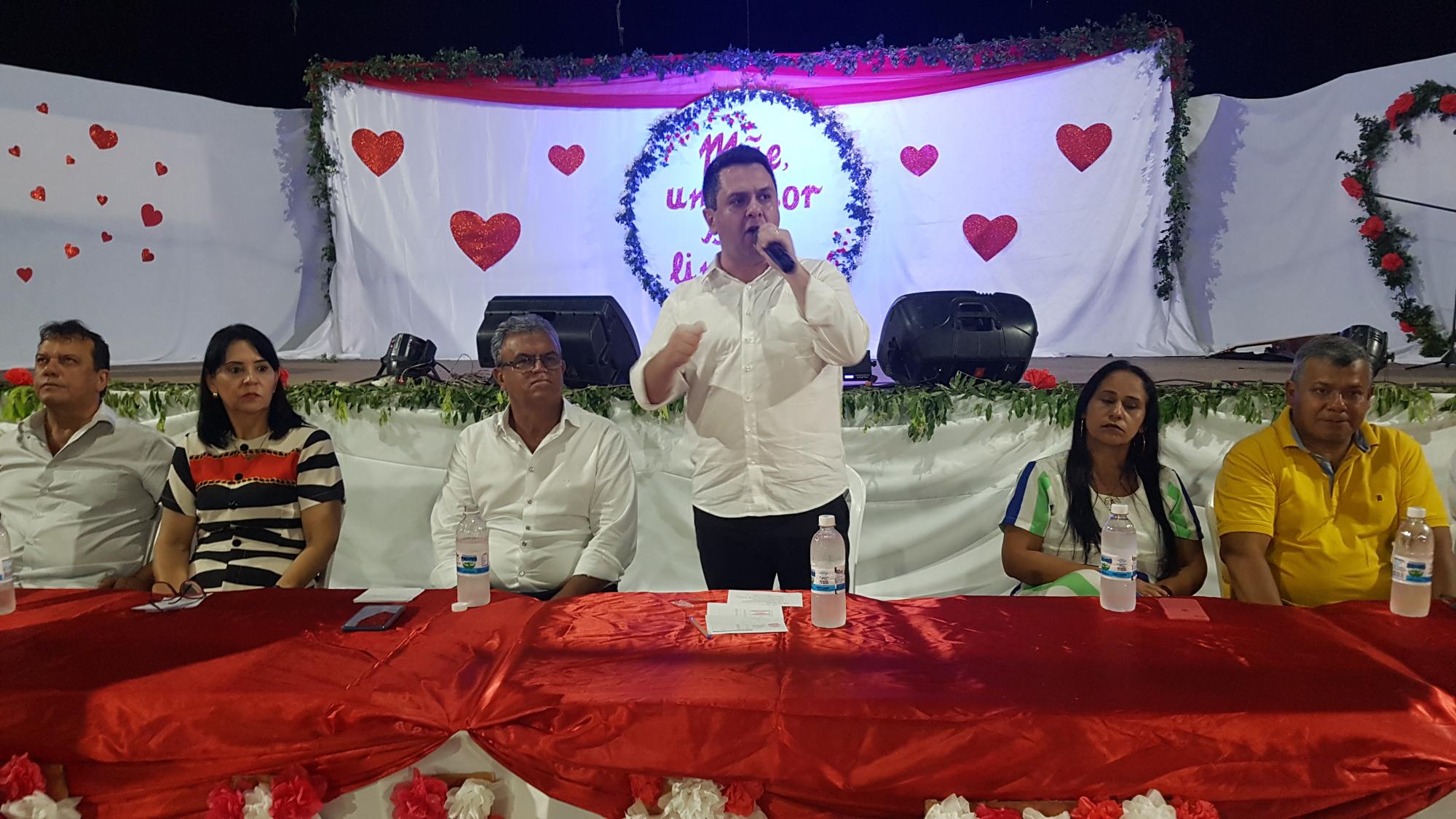 Prefeitura de Ananás celebra o Dia das Mães com show de prêmios   
