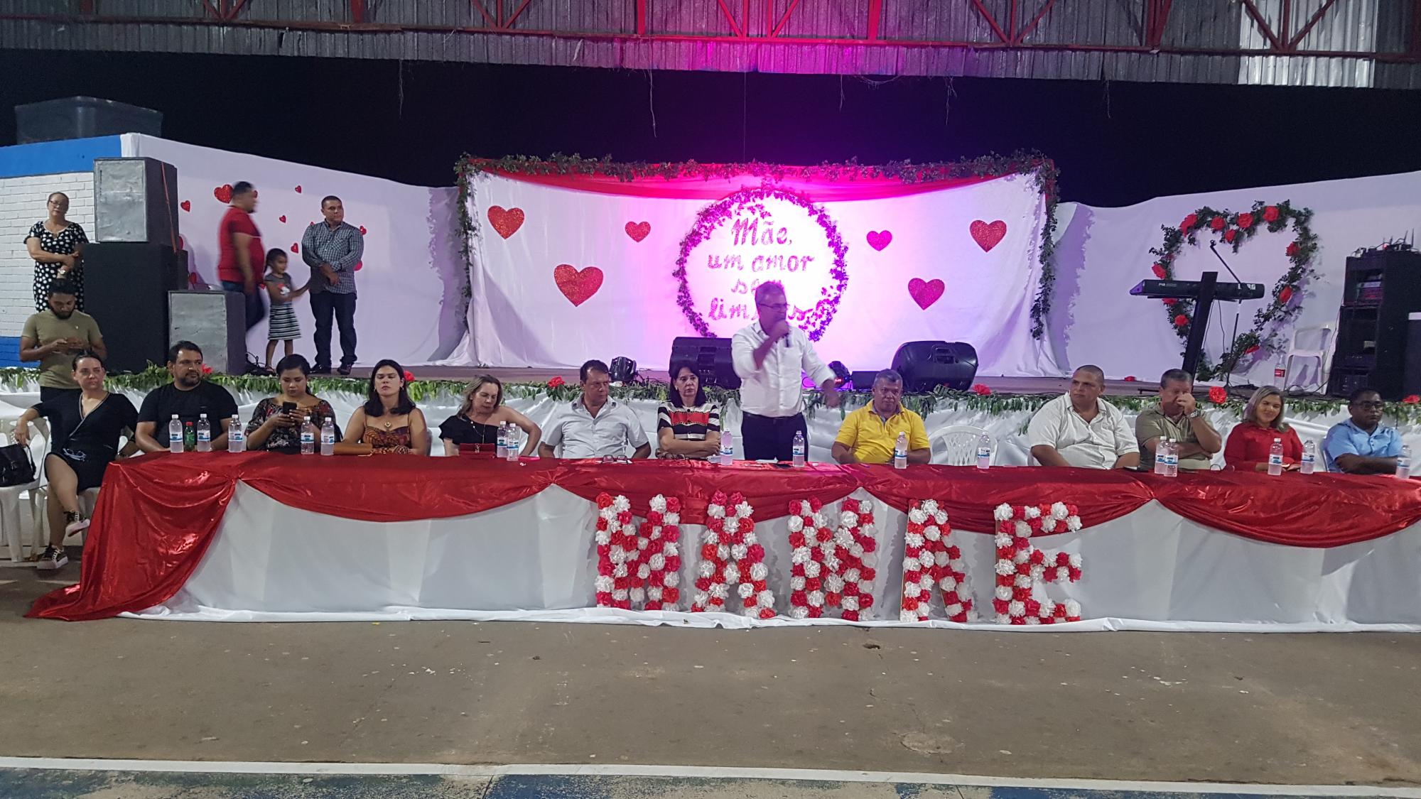 Prefeitura de Ananás celebra o Dia das Mães com show de prêmios   
