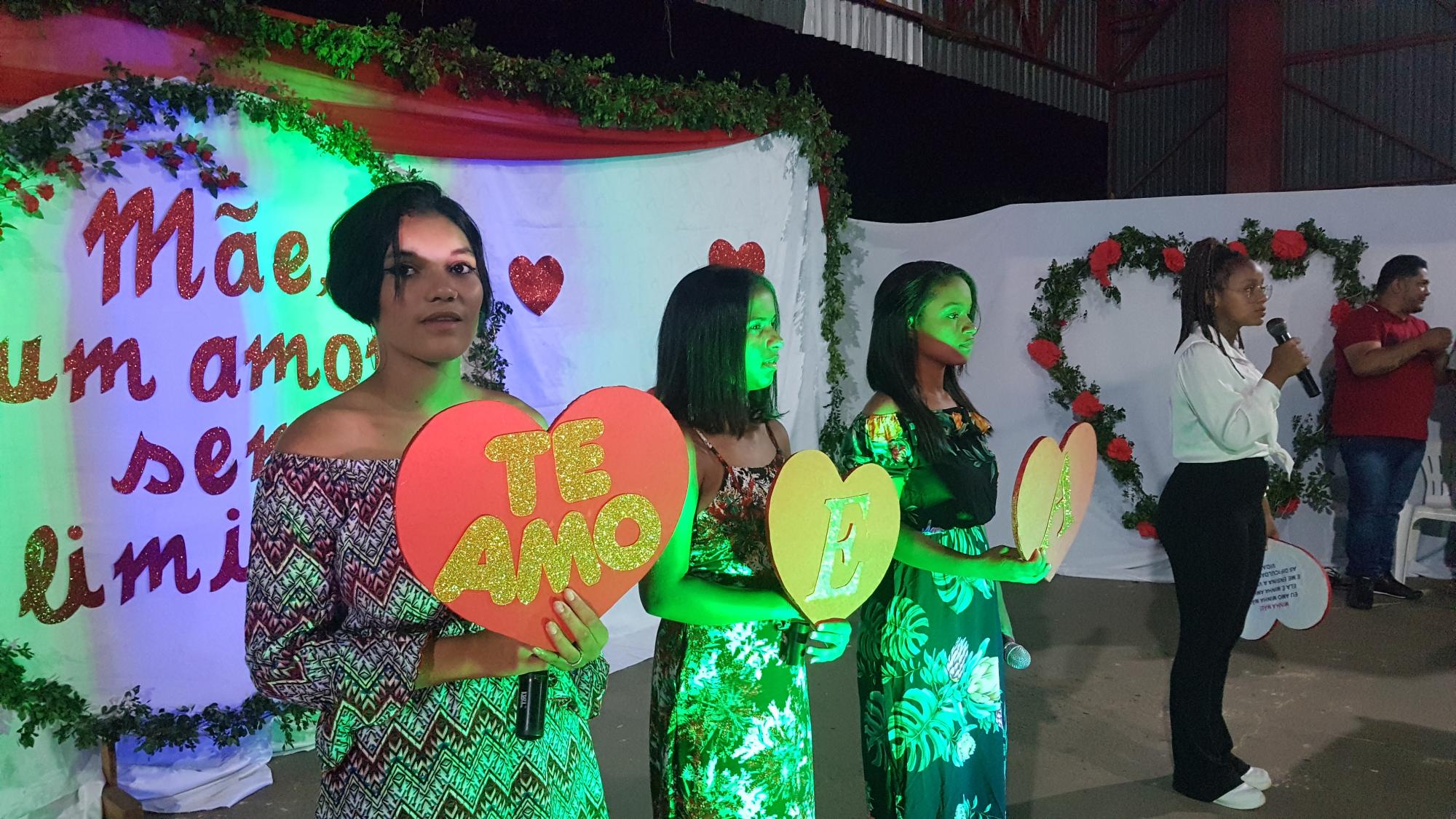 Prefeitura de Ananás celebra o Dia das Mães com show de prêmios   
