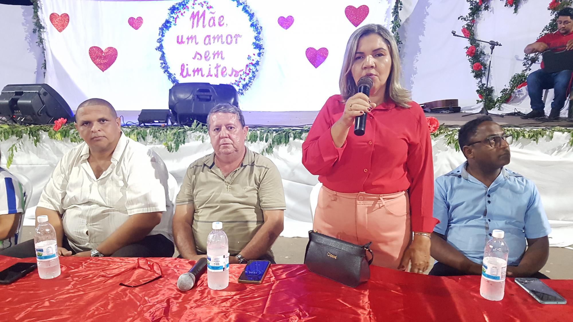 Prefeitura de Ananás celebra o Dia das Mães com show de prêmios   

