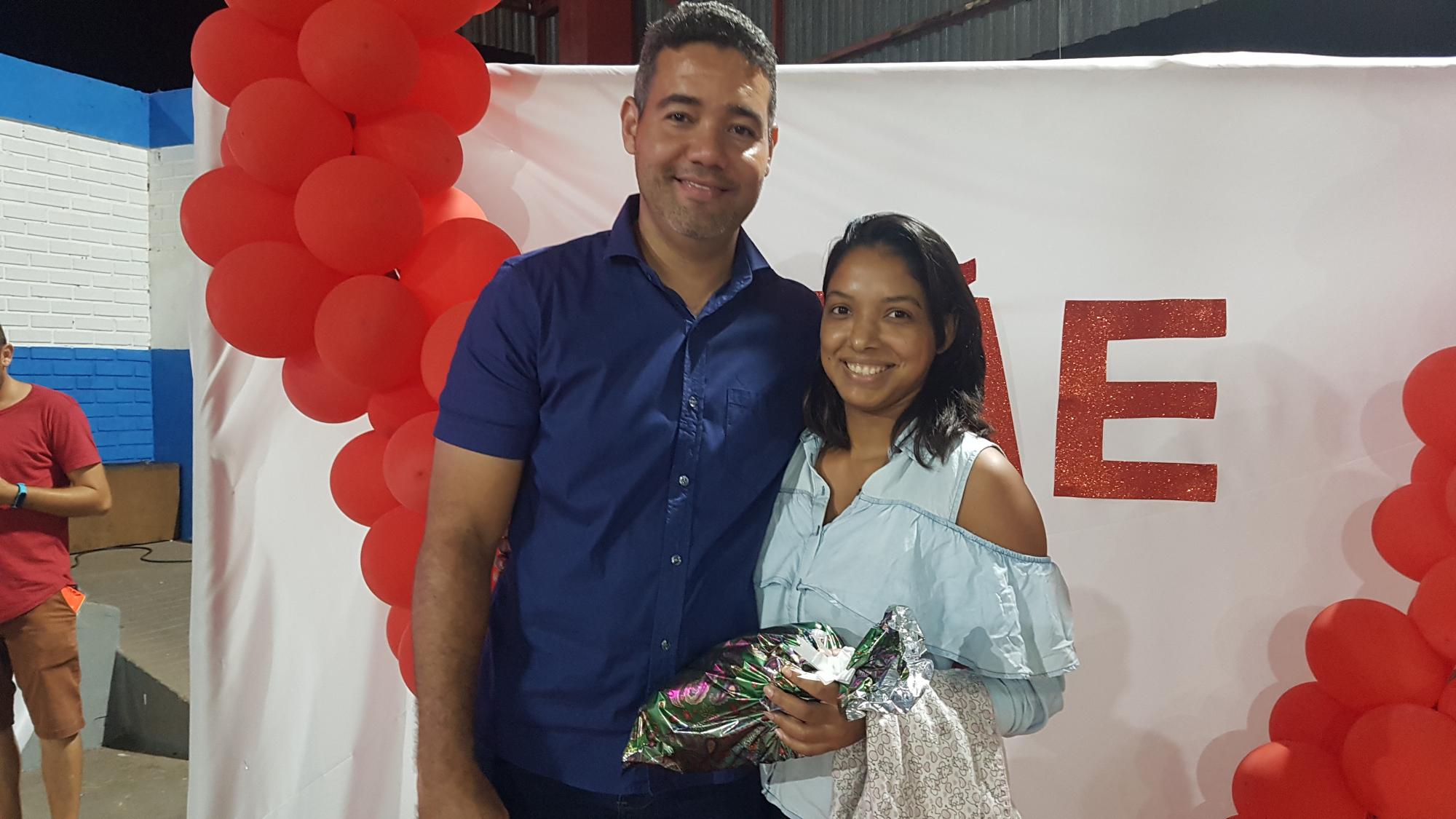 Prefeitura de Ananás celebra o Dia das Mães com show de prêmios   
