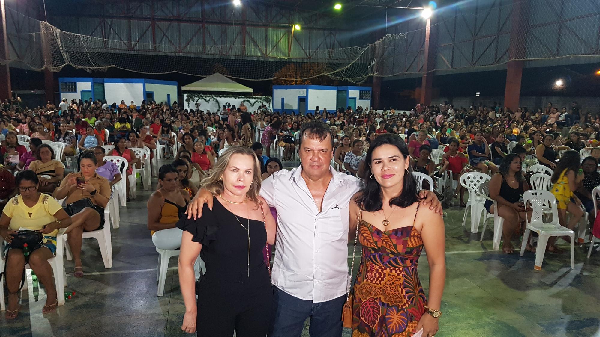 Prefeitura de Ananás celebra o Dia das Mães com show de prêmios   
