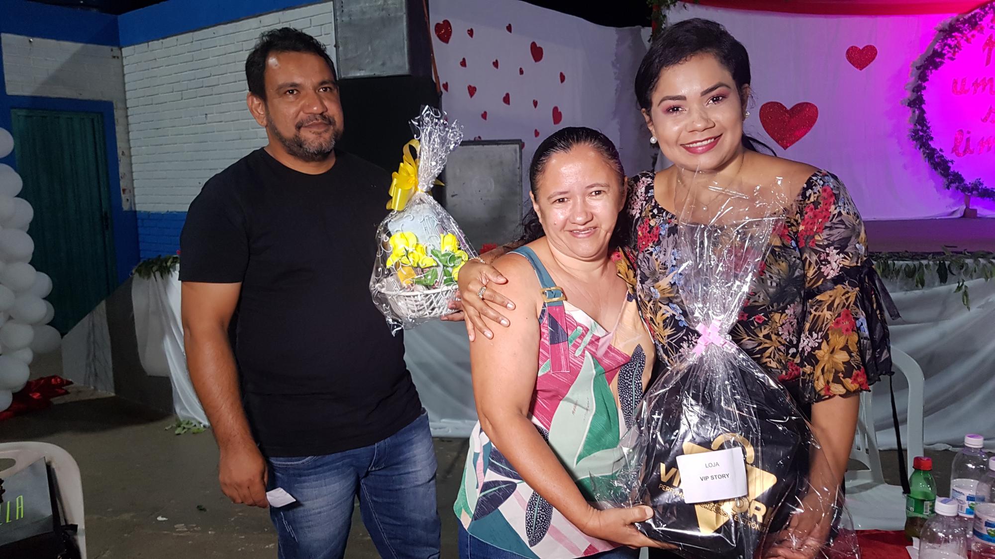 Prefeitura de Ananás celebra o Dia das Mães com show de prêmios   
