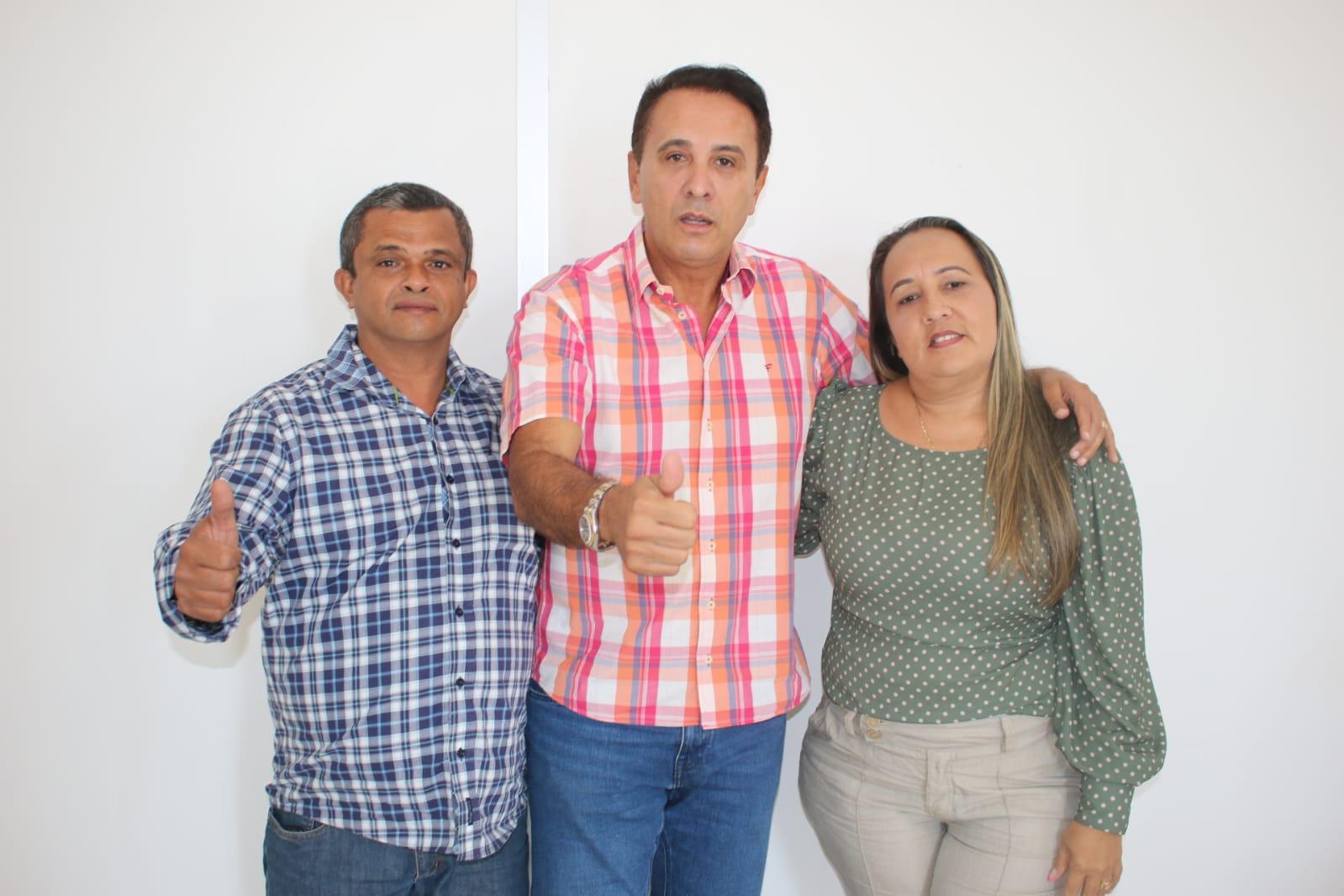Deputado Gaguim Prefeito de Araguaçu Jarbas Ribeiro e outras lideranças em Palmas