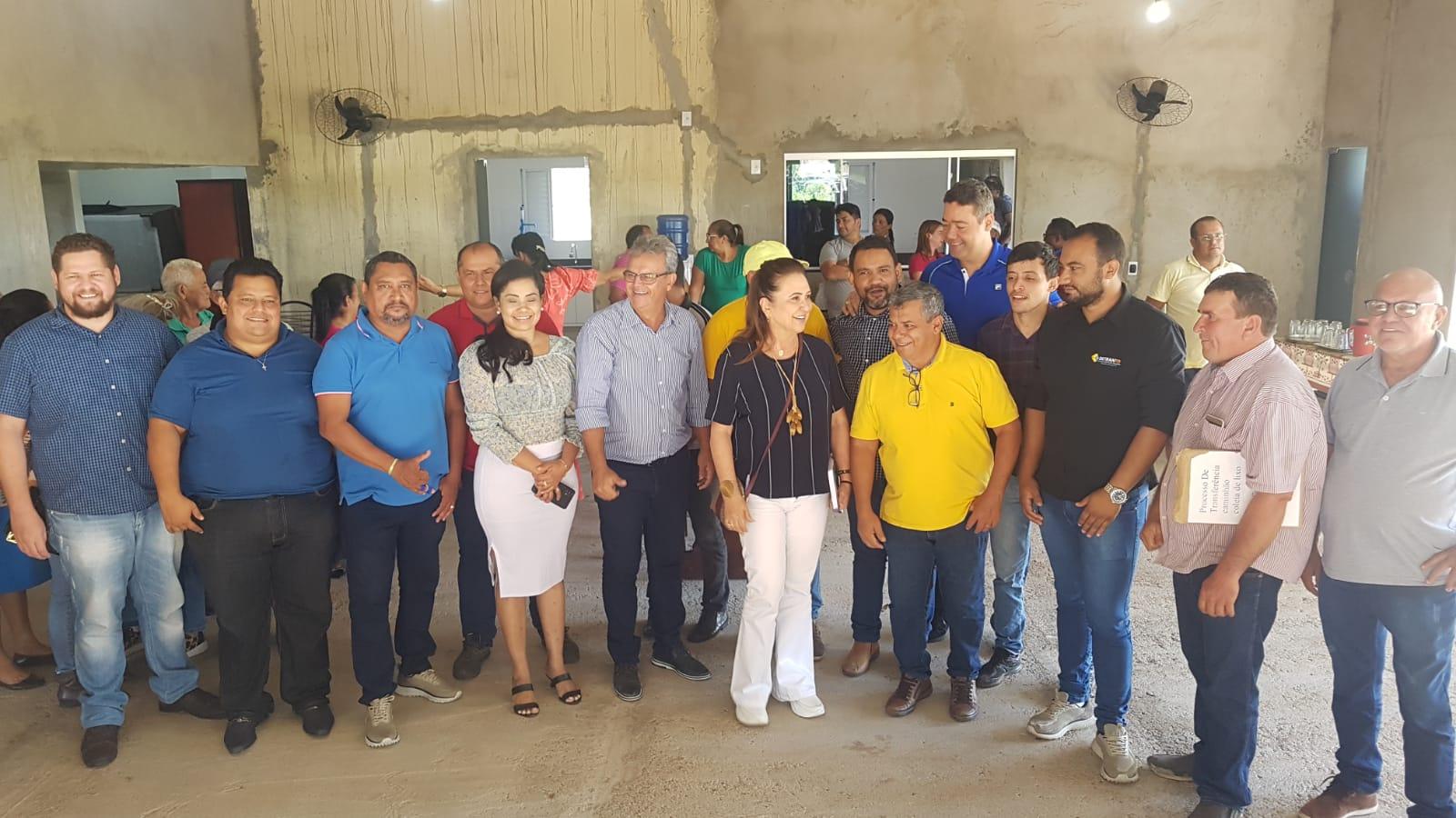 Prefeito Valdemar Nepomoceno recebe Senadora Kátia Abreu em Ananás