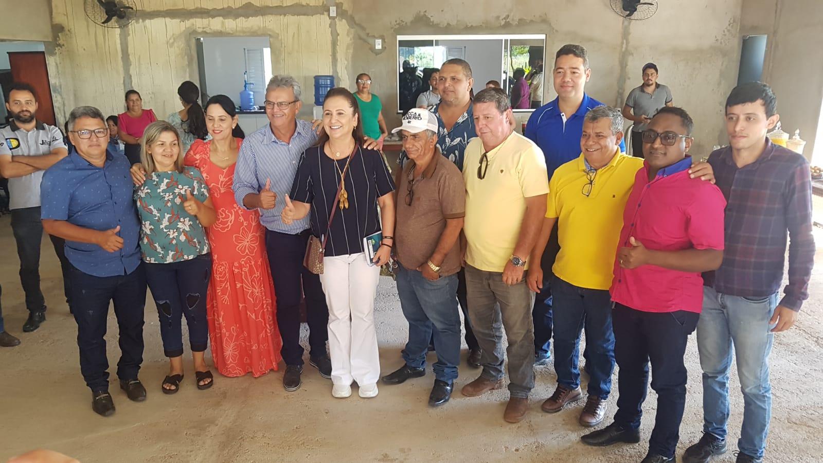 Prefeito Valdemar Nepomoceno recebe Senadora Kátia Abreu em Ananás