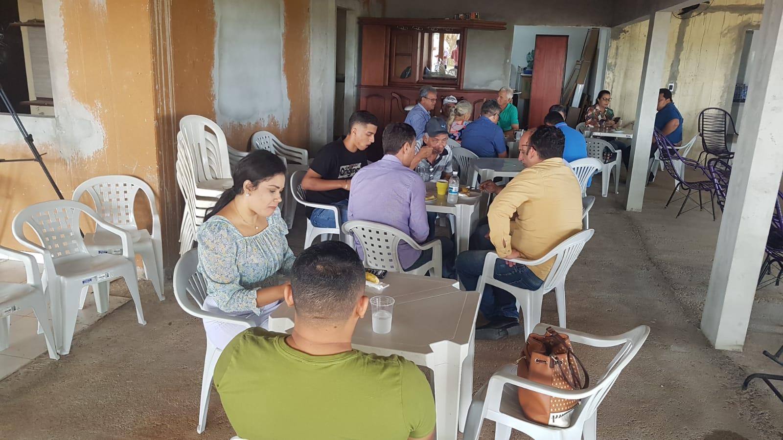 Prefeito Valdemar Nepomoceno recebe Senadora Kátia Abreu em Ananás
