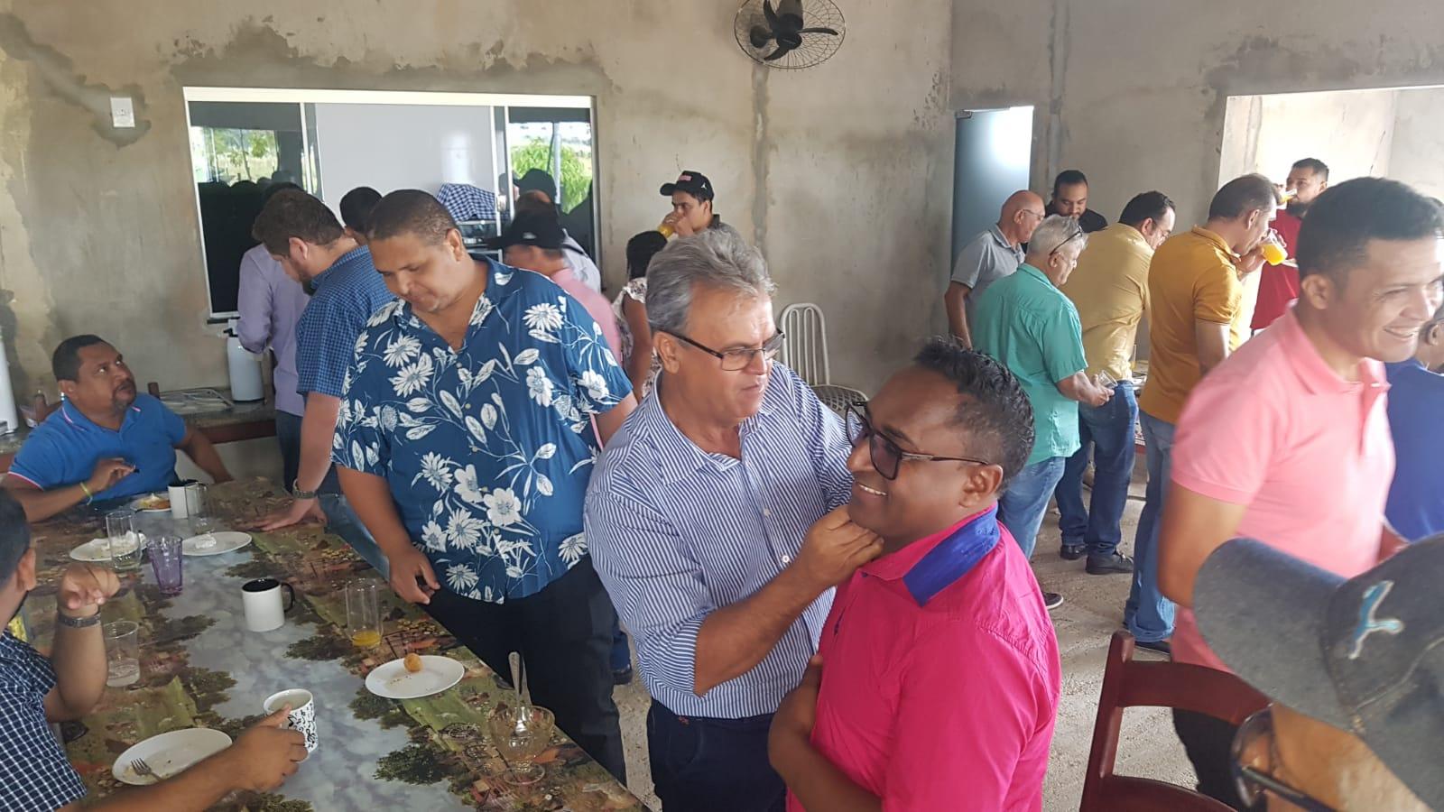 Prefeito Valdemar Nepomoceno recebe Senadora Kátia Abreu em Ananás