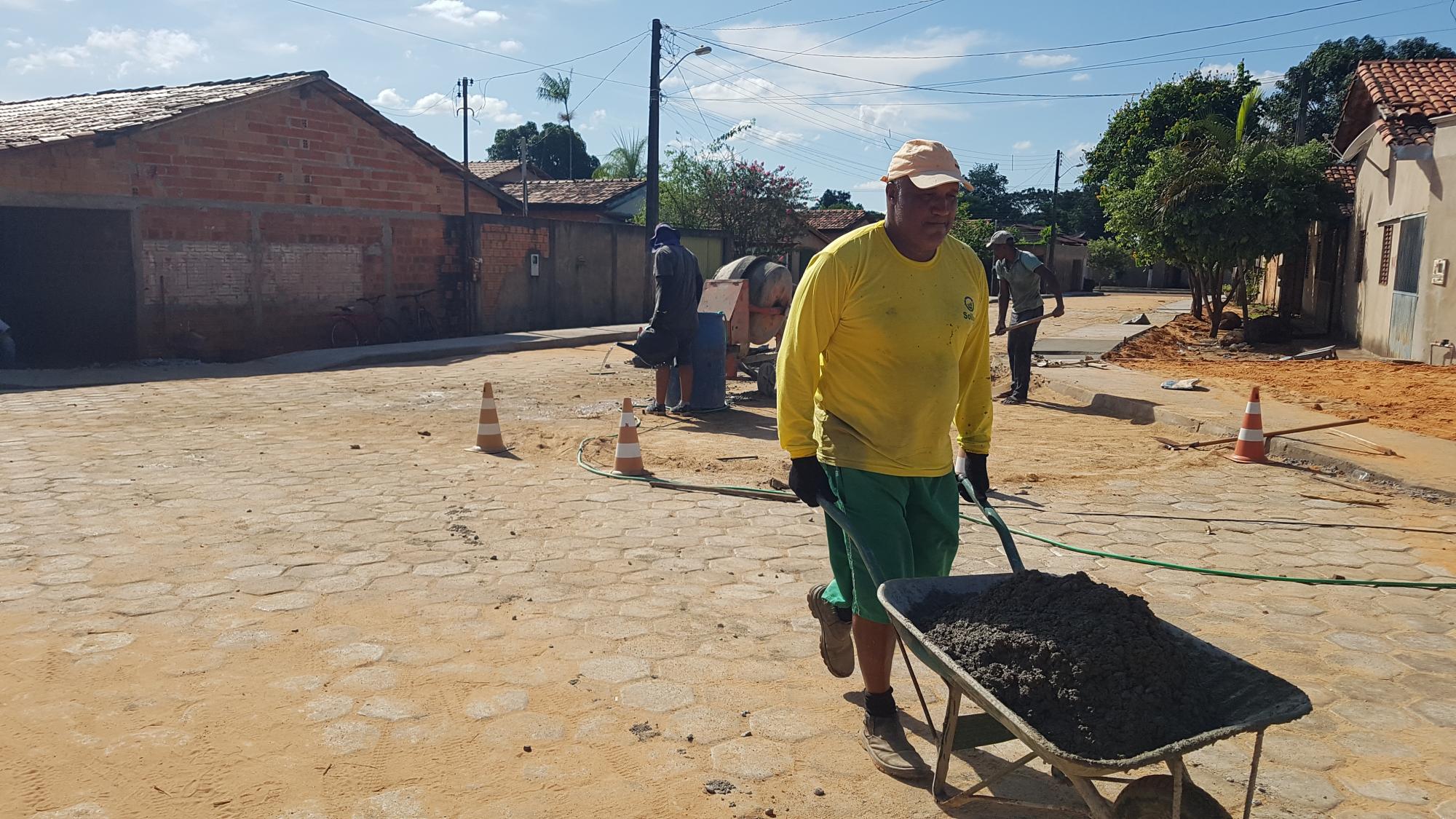Pavimentação do Setor Mangueiras avança em Ananás Pavimentação do Setor Mangueiras avança em Ananás