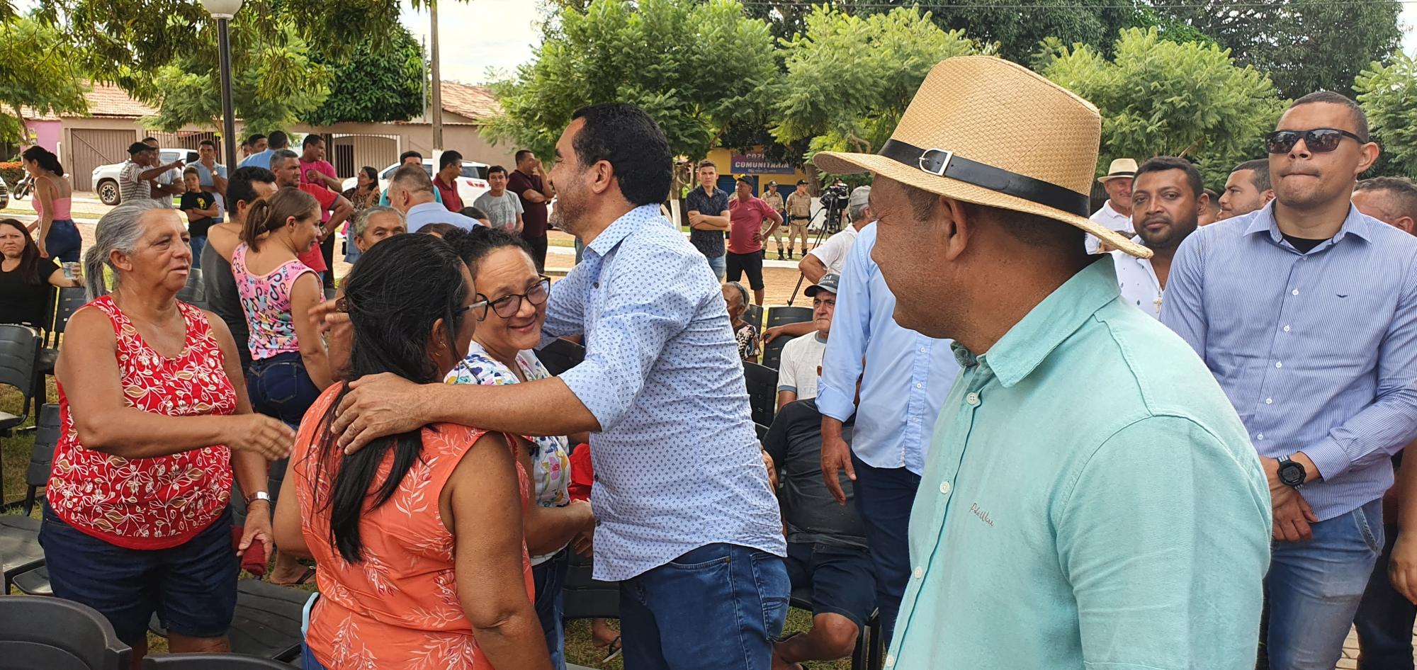 Aniversário de Santa Terezinha é marcado por visitas às obras e grande show para a população