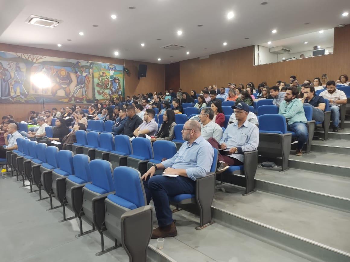 Prefeitura de Ananás envia servidores para participar de capacitação sobre como reequilibrar contratos públicos em Palmas