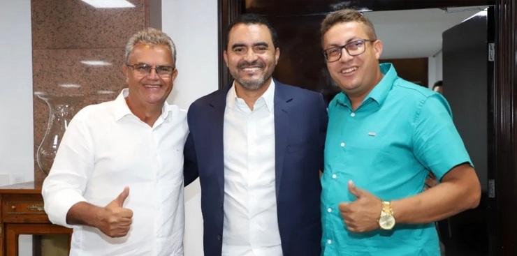 Deputado Fabion Gomes e Prefeitos debatem demandas com Governador Wanderlei Barbosa