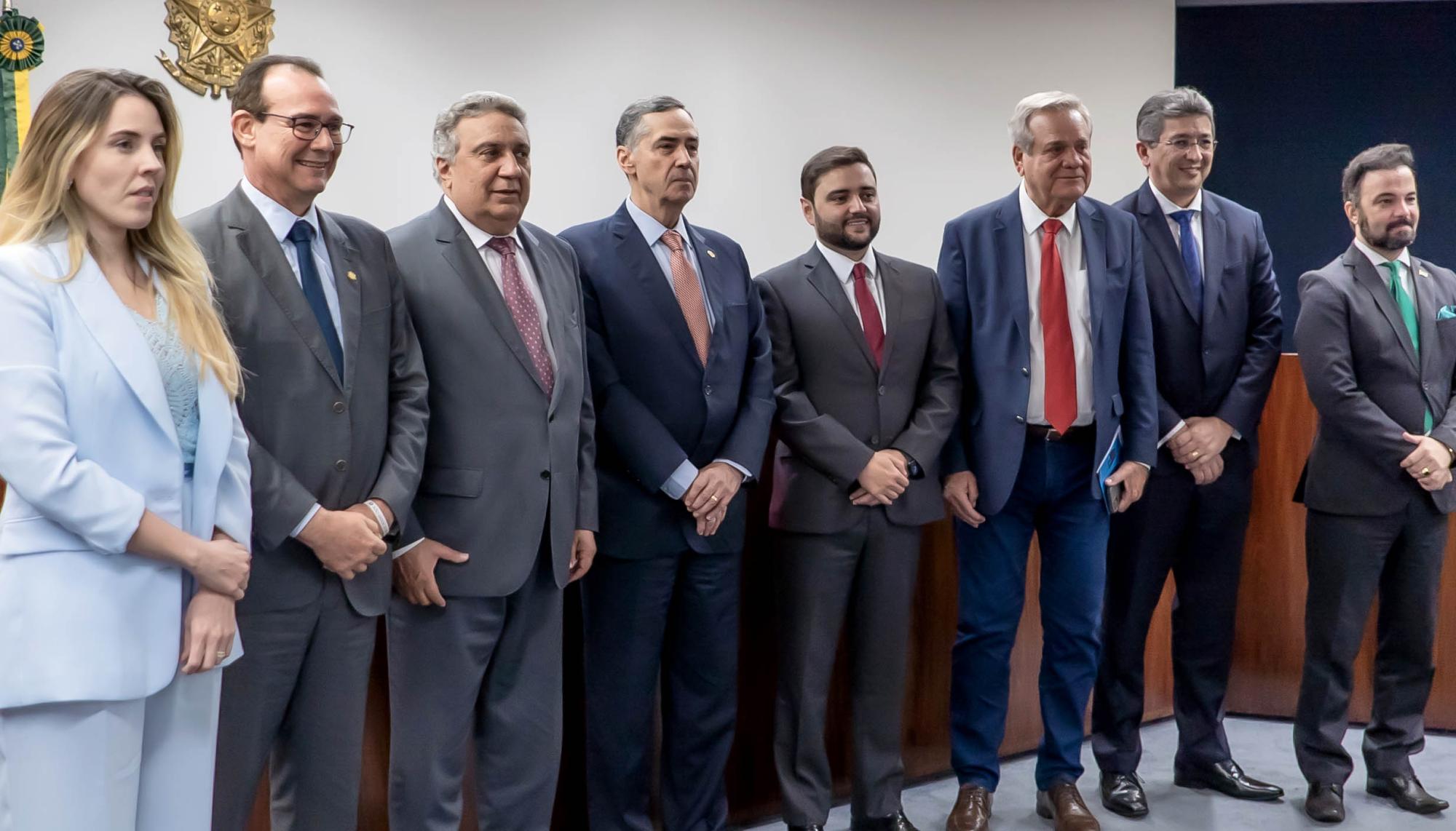 Vice-governador Laurez Moreira se reúne com ministro do STF, Luís Roberto Barroso, e ministro da Justiça, Flávio Dino