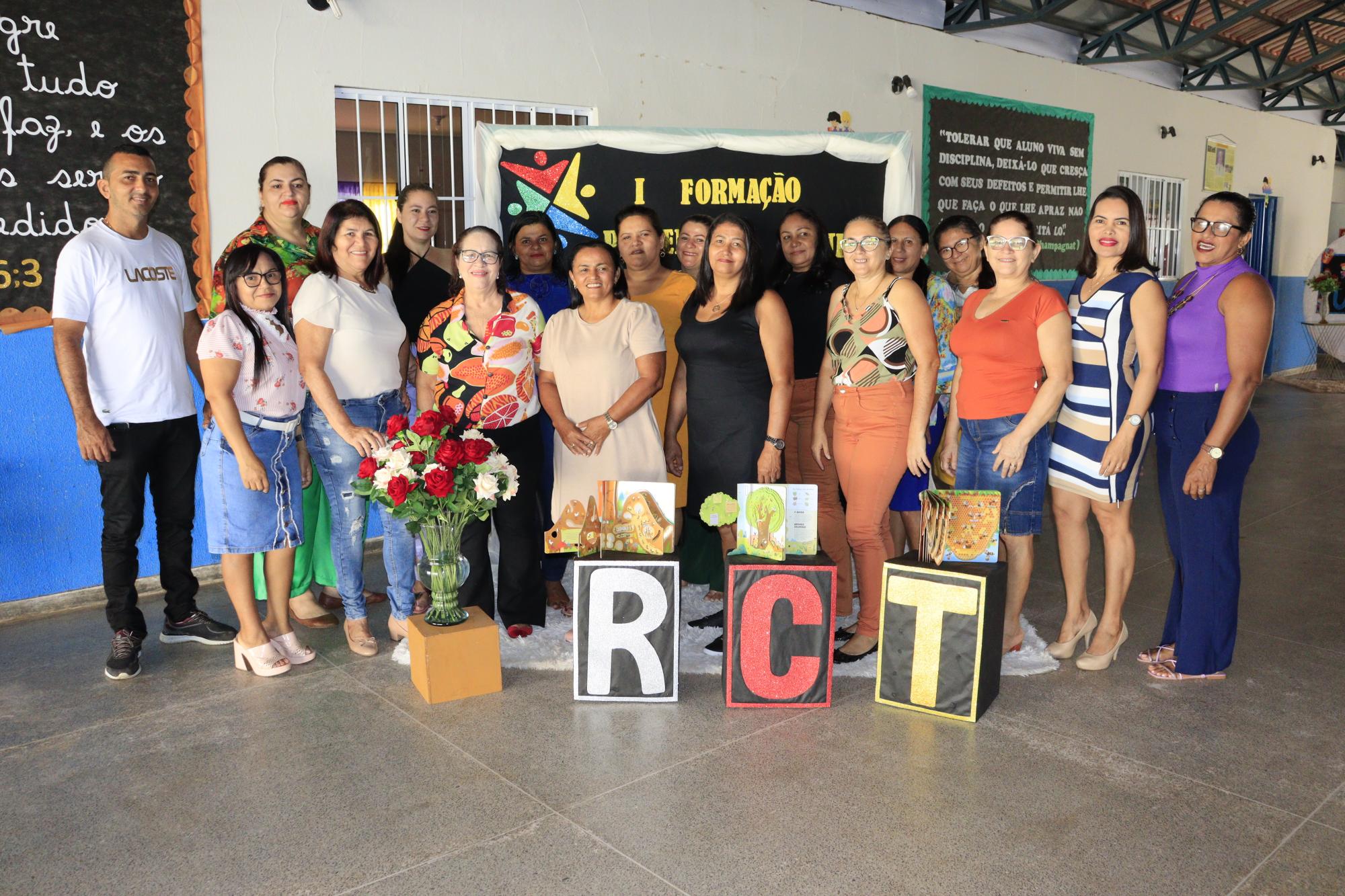 Profissionais da rede municipal de educação participam de capacitação sobre o cotidiano escolar em Ananás