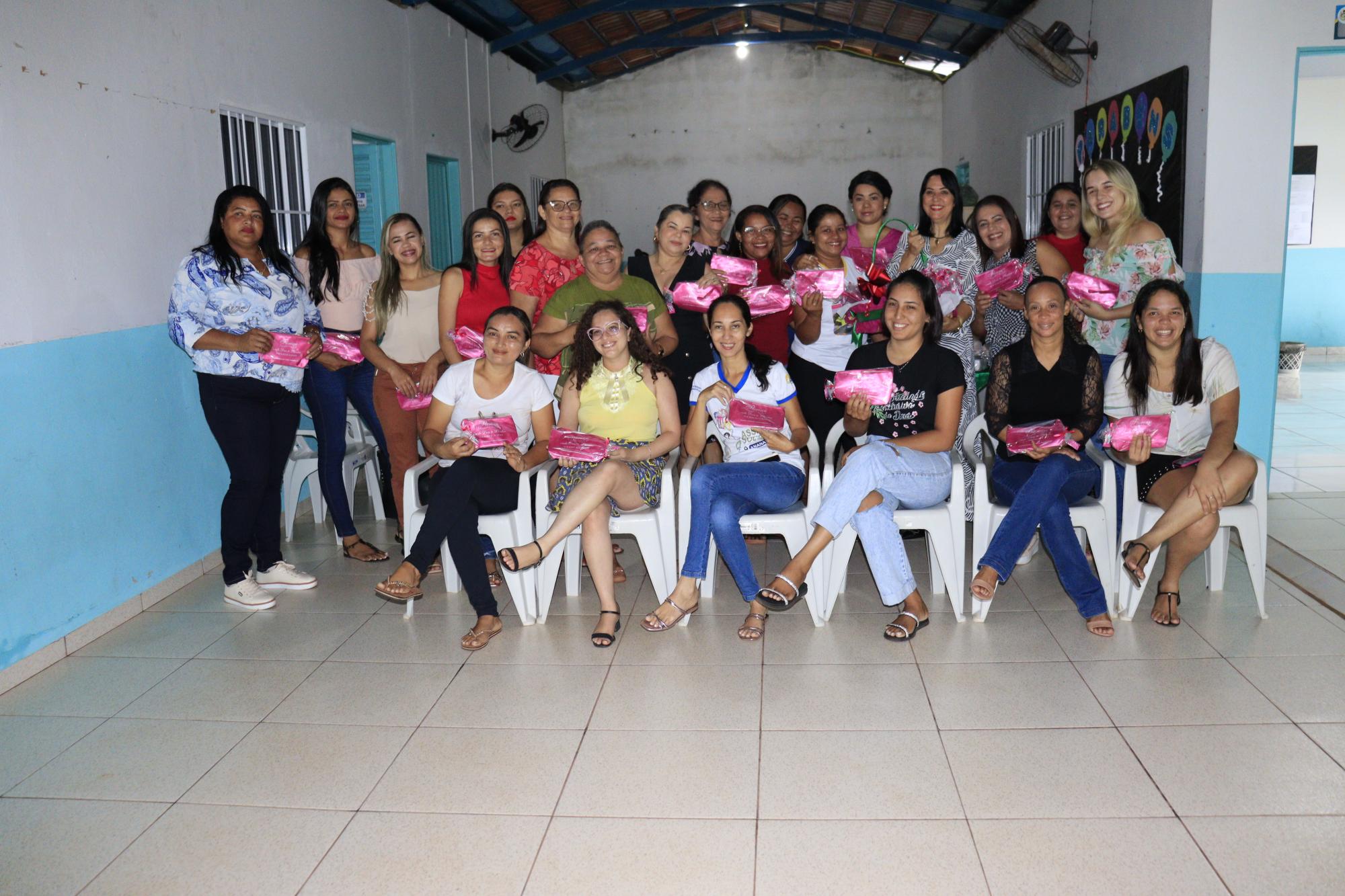 Primeira-dama Glória Nepomoceno celebra com homenagens às servidoras Dia da Mulher em Ananás