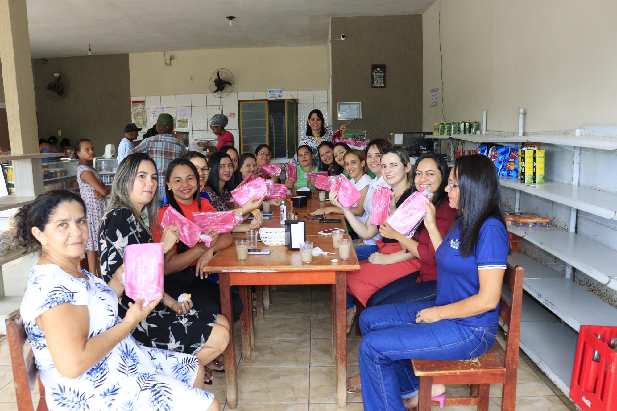 Primeira-dama Glória Nepomoceno celebra com homenagens às servidoras Dia da Mulher em Ananás