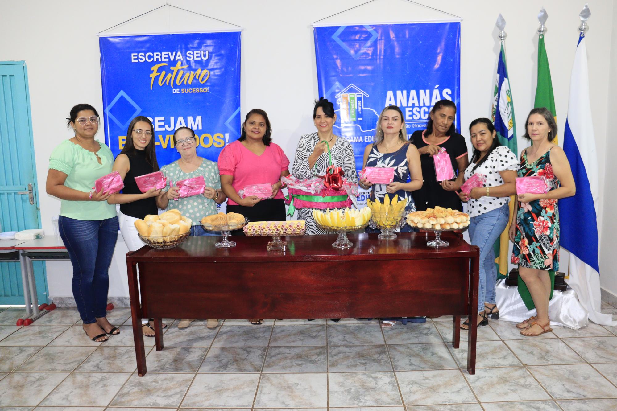 Primeira-dama Glória Nepomoceno celebra com homenagens às servidoras Dia da Mulher em Ananás
