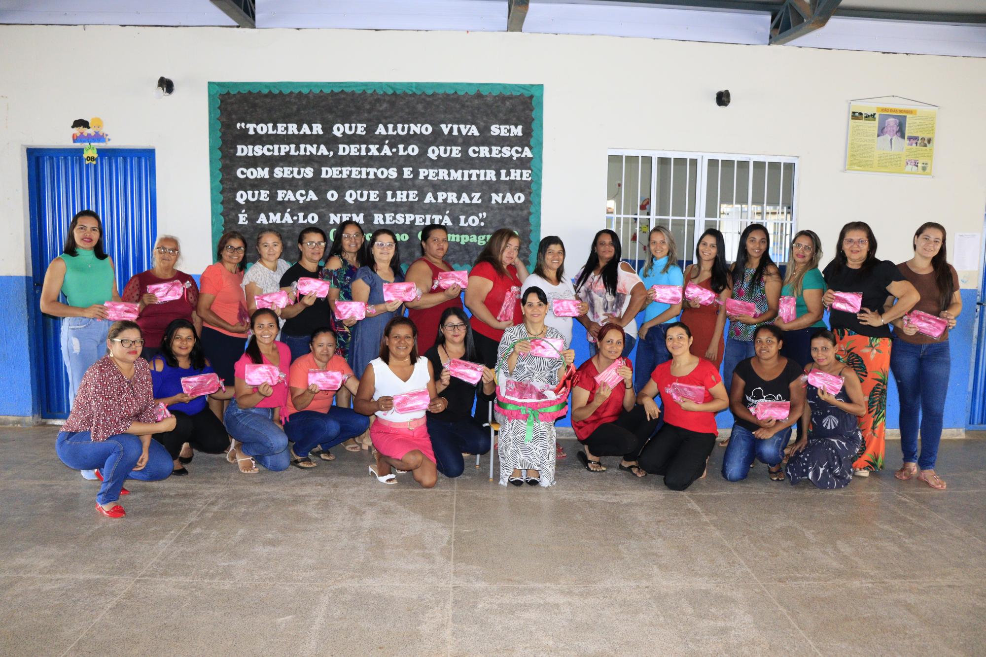Primeira-dama Glória Nepomoceno celebra com homenagens às servidoras Dia da Mulher em Ananás