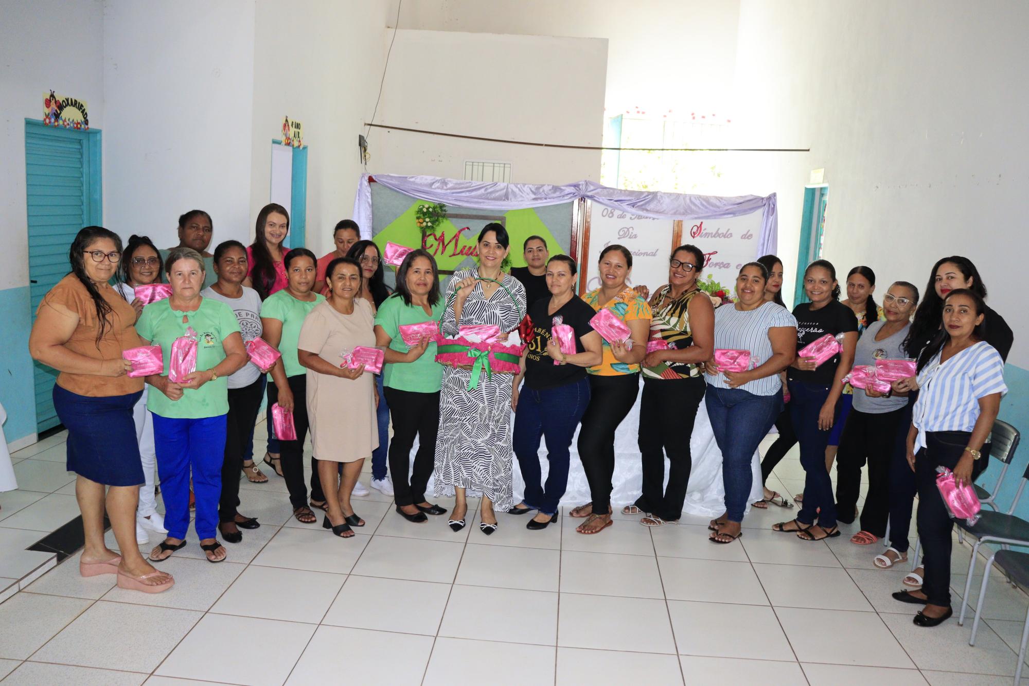 Primeira-dama Glória Nepomoceno celebra com homenagens às servidoras Dia da Mulher em Ananás