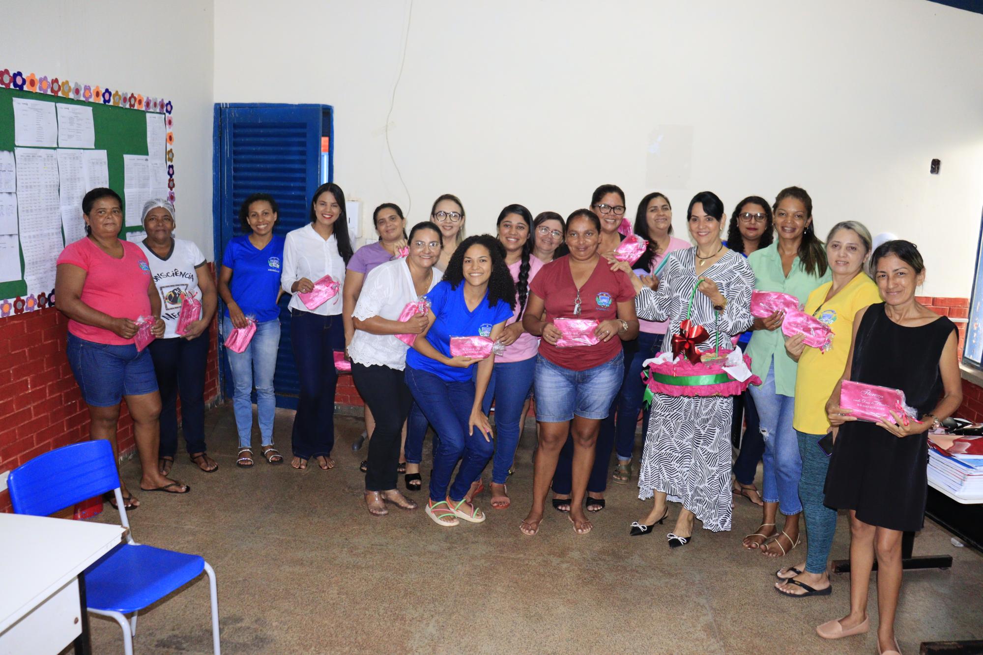 Primeira-dama Glória Nepomoceno celebra com homenagens às servidoras Dia da Mulher em Ananás