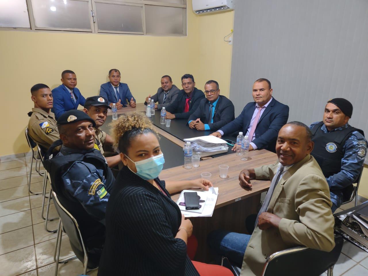 Vereadora Valéria Batista solicita instalação de câmeras de monitoramento em escolas de Monte do Carmo